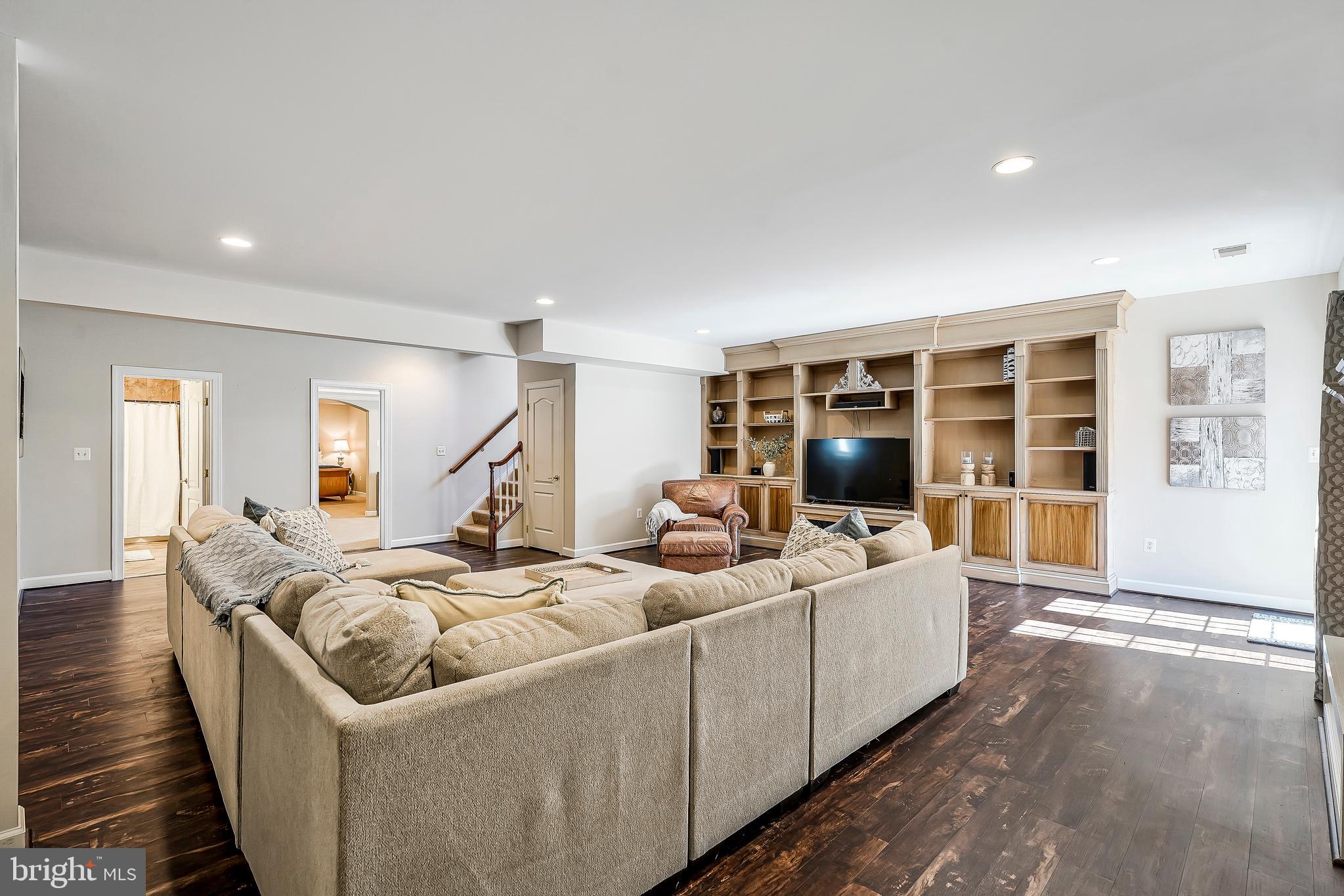LONG ACRES - Residential