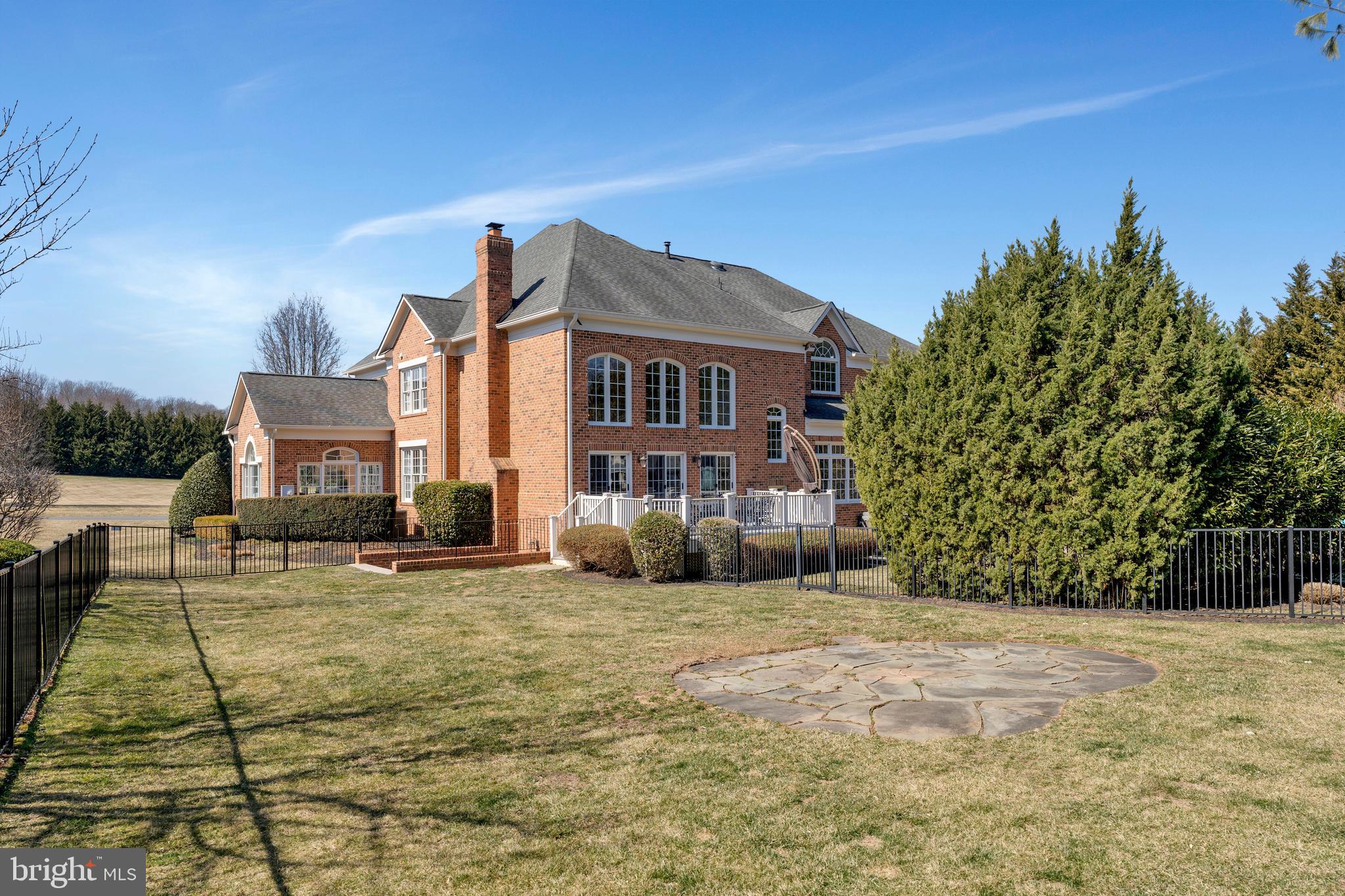 LONG ACRES - Residential