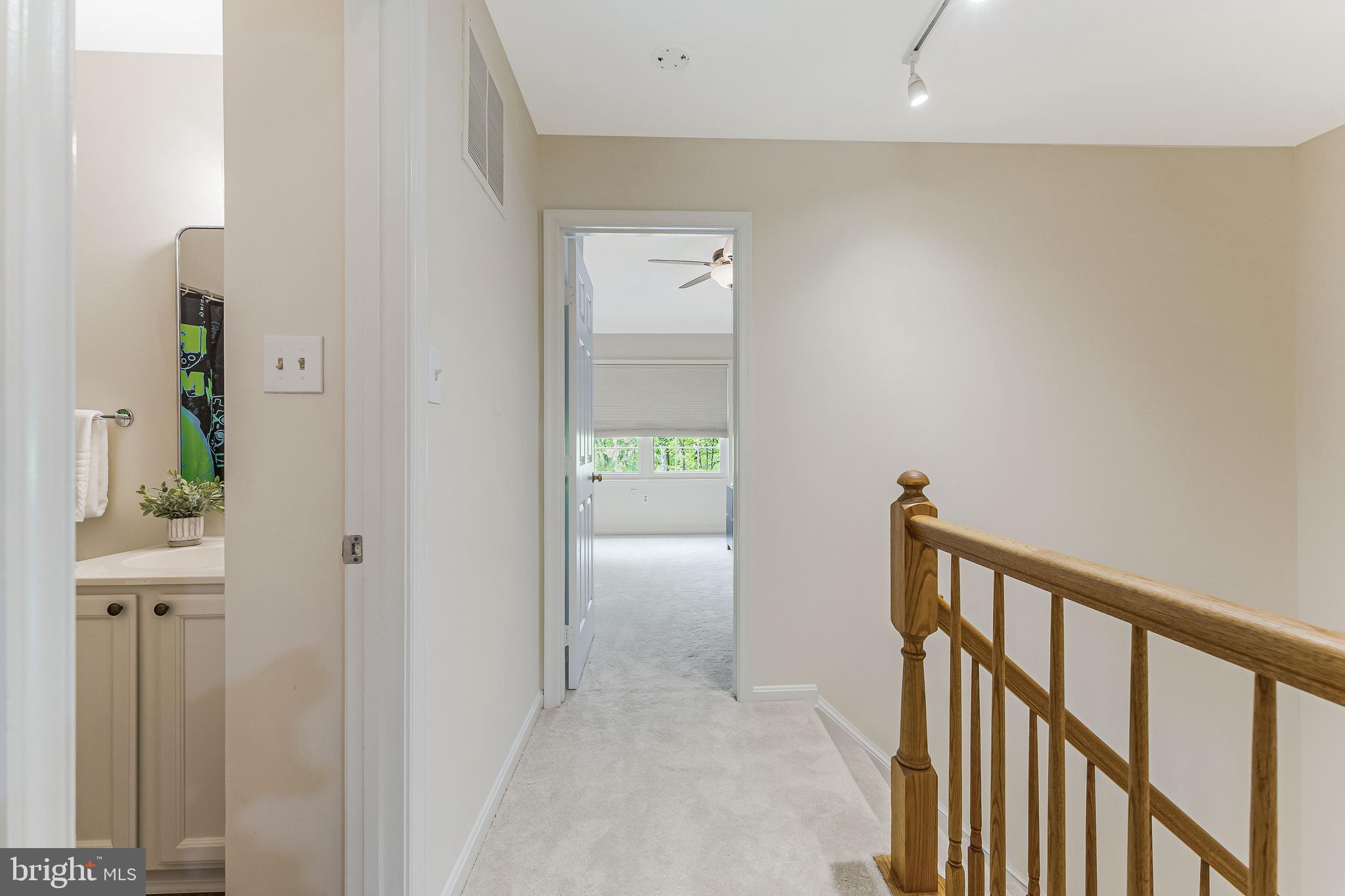 WOODED GLEN - Residential