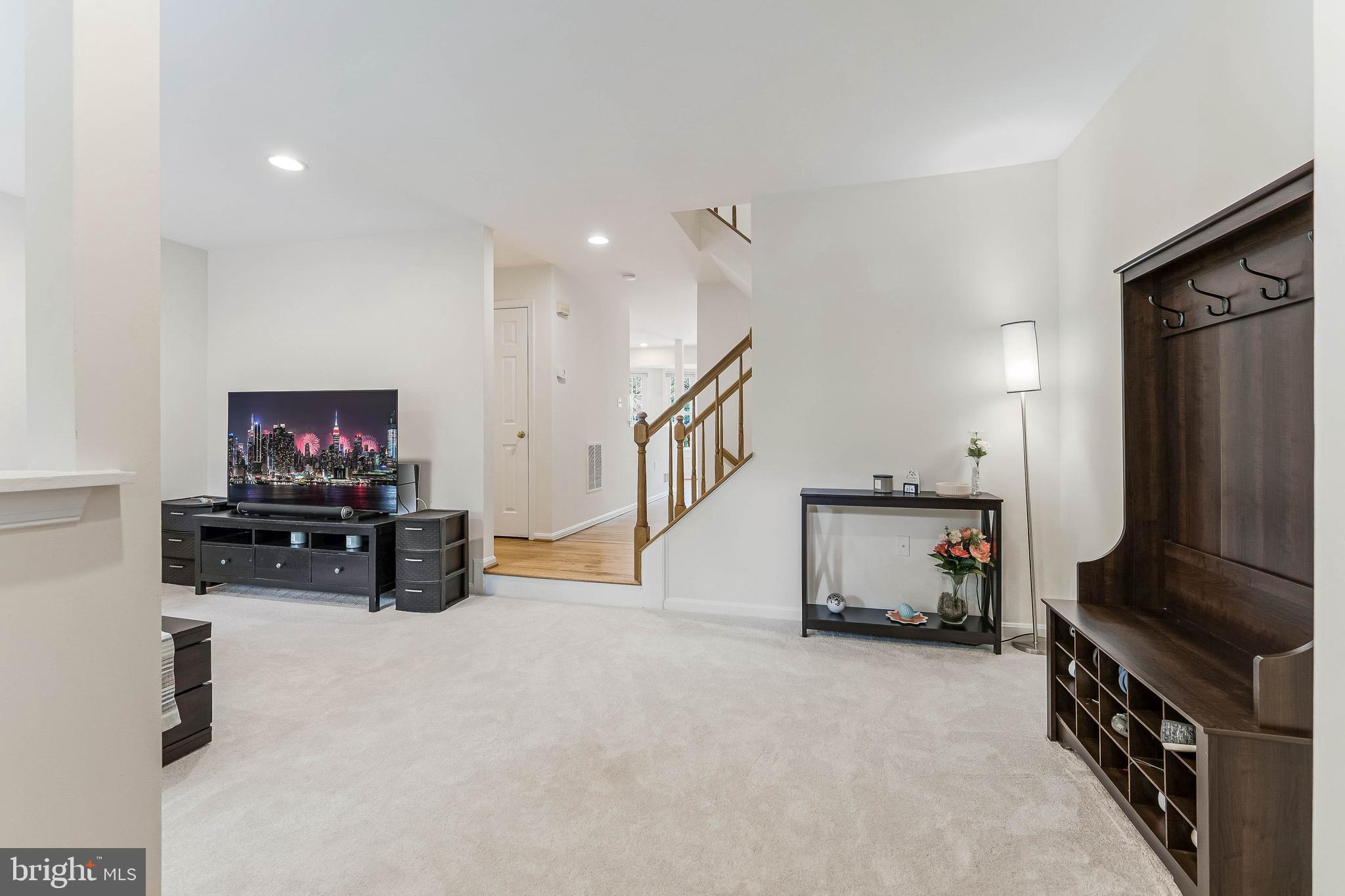 WOODED GLEN - Residential