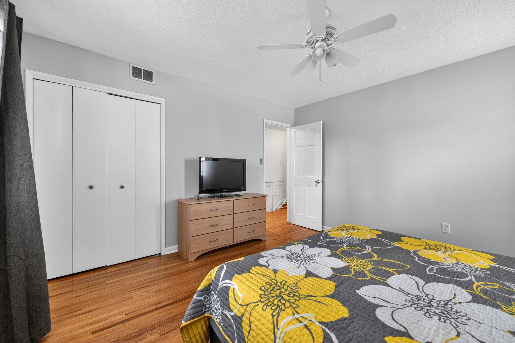 FOREST GLEN KNOLLS - Residential