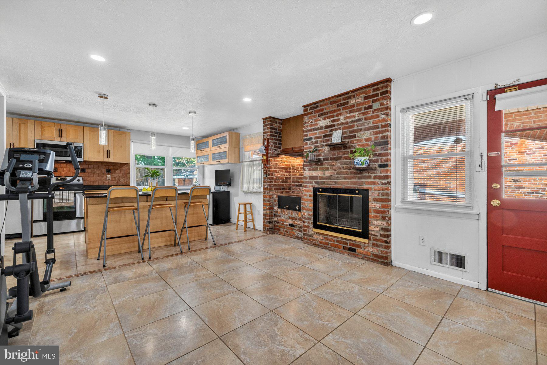 FOREST GLEN KNOLLS - Residential