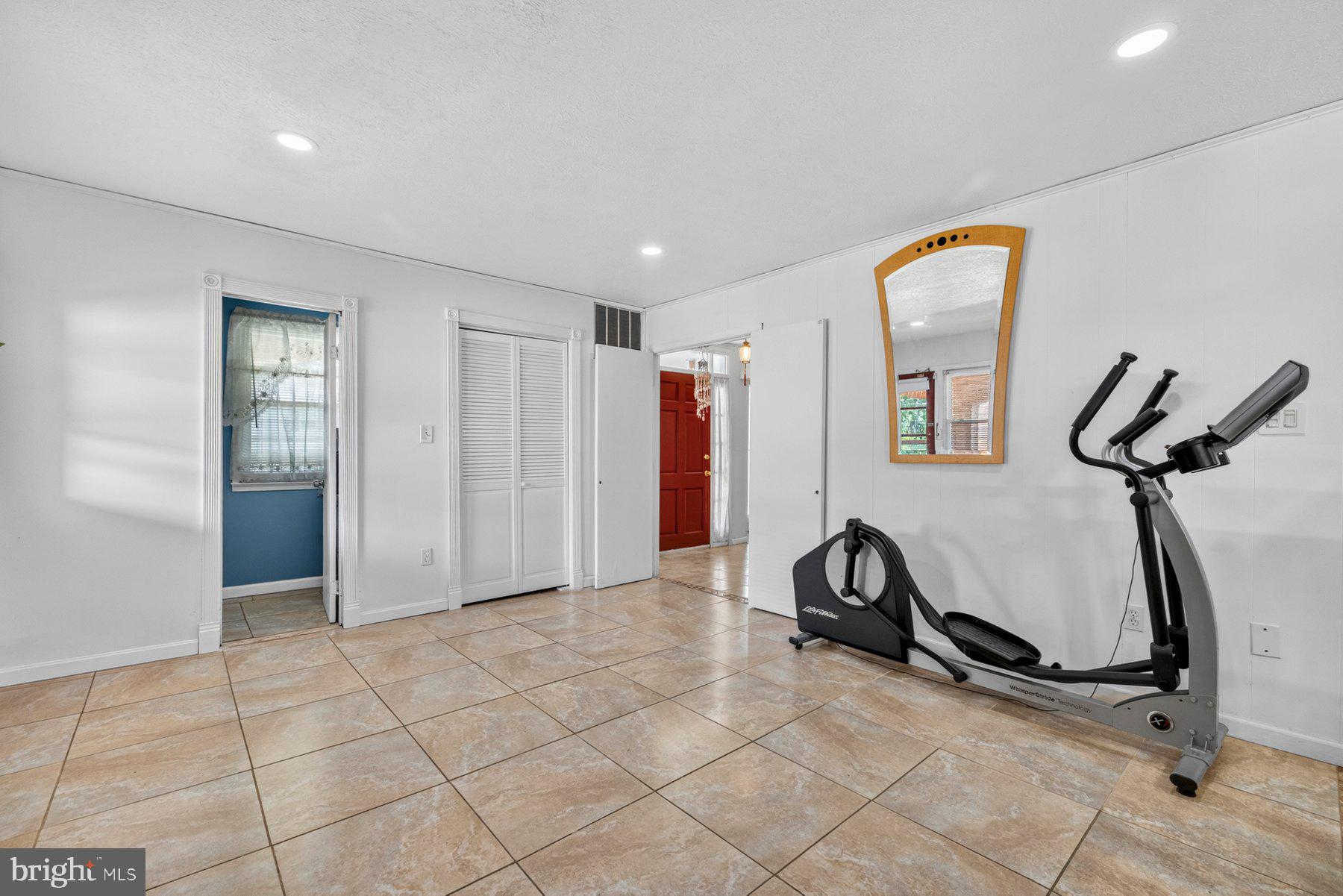 FOREST GLEN KNOLLS - Residential