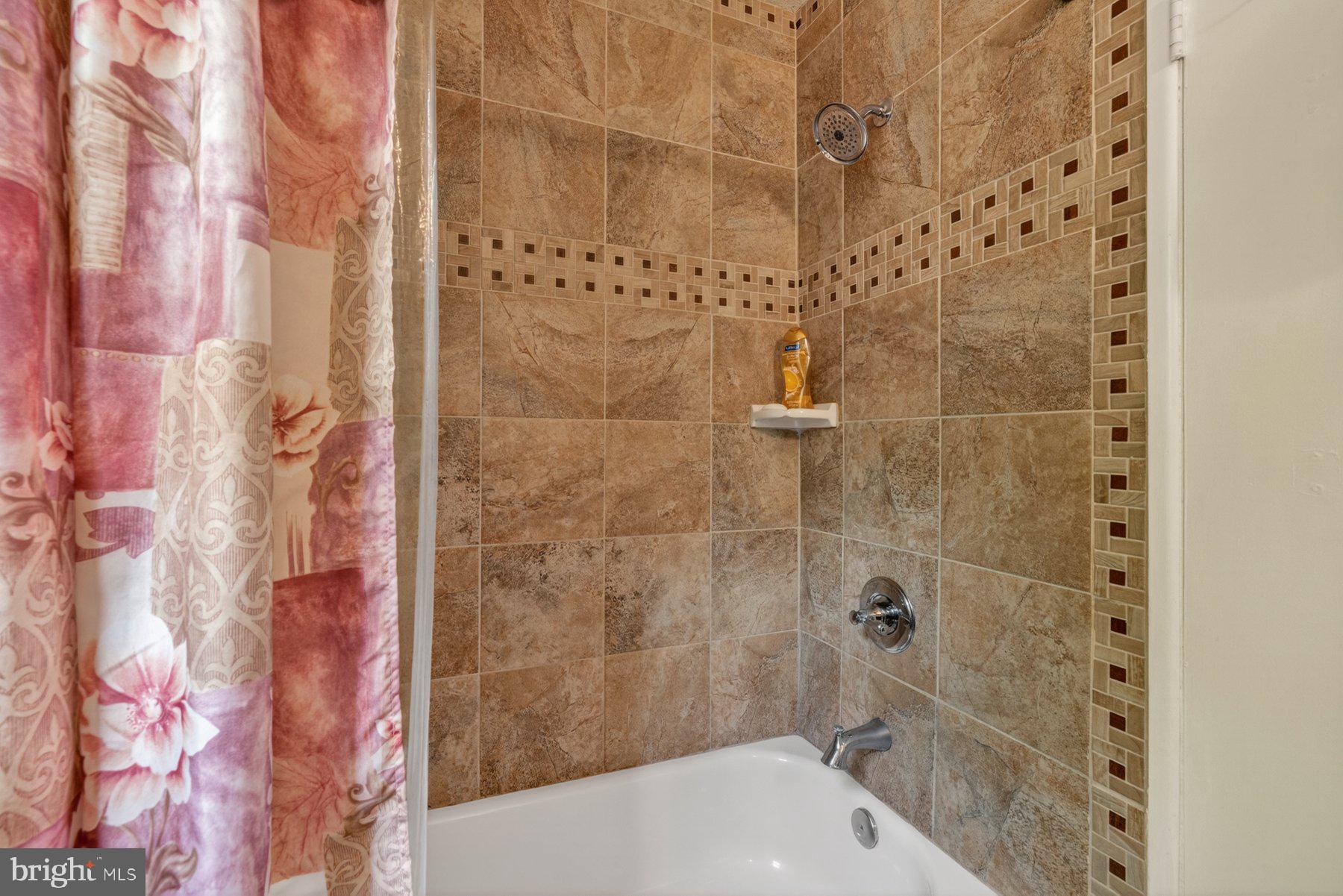 FOREST GLEN KNOLLS - Residential