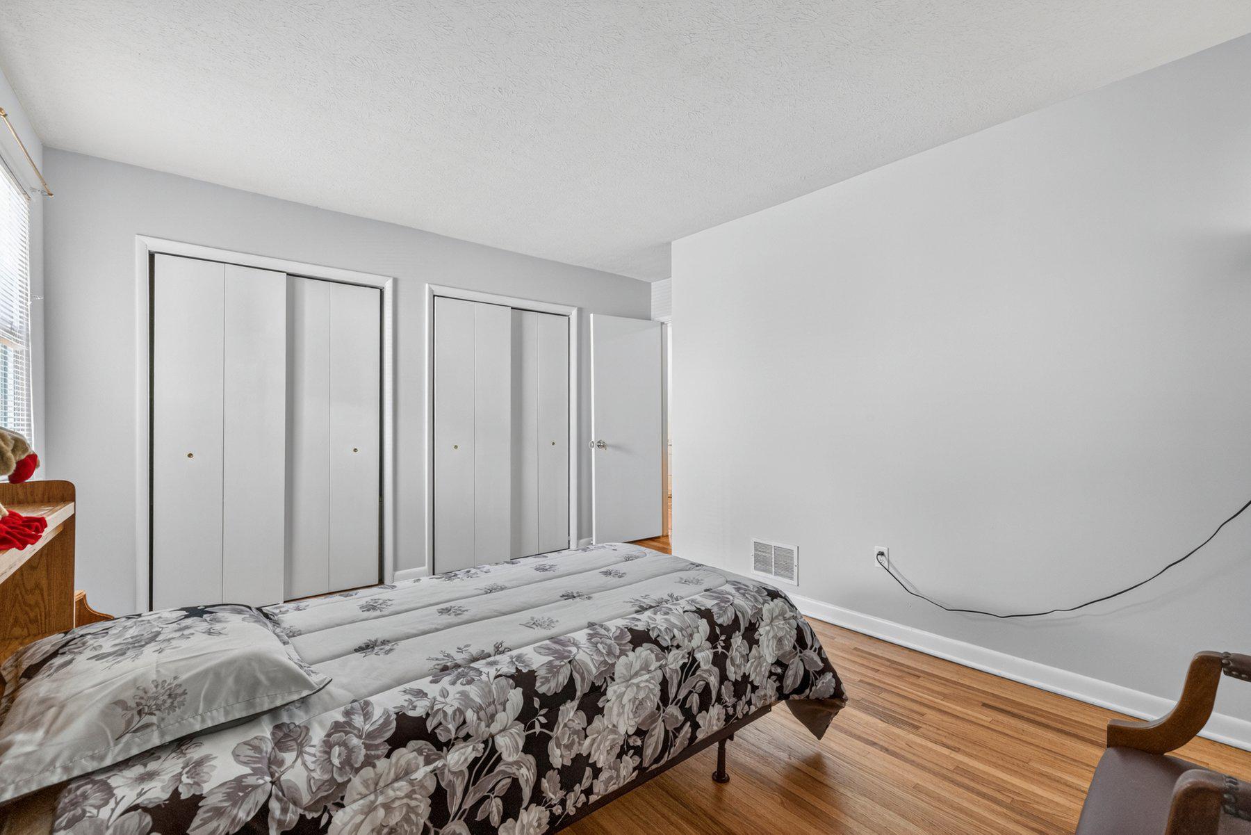 FOREST GLEN KNOLLS - Residential