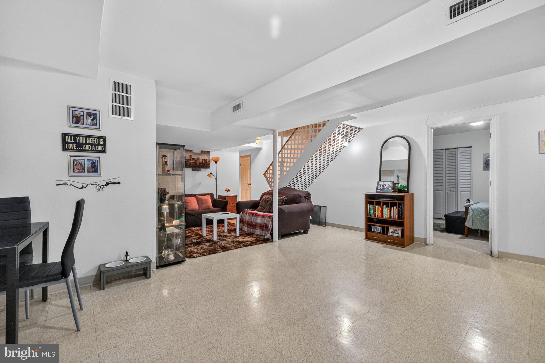 FOREST GLEN KNOLLS - Residential