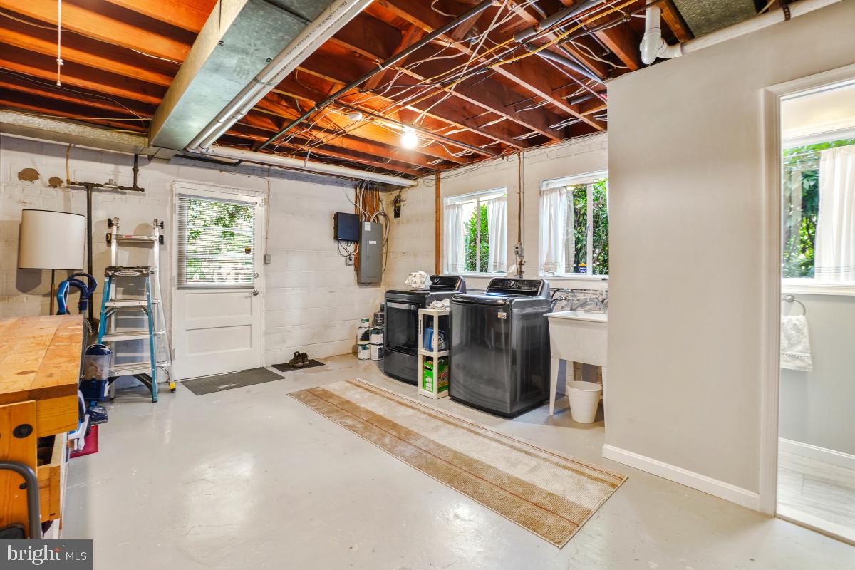 ROCK CREEK PALISADES - Residential