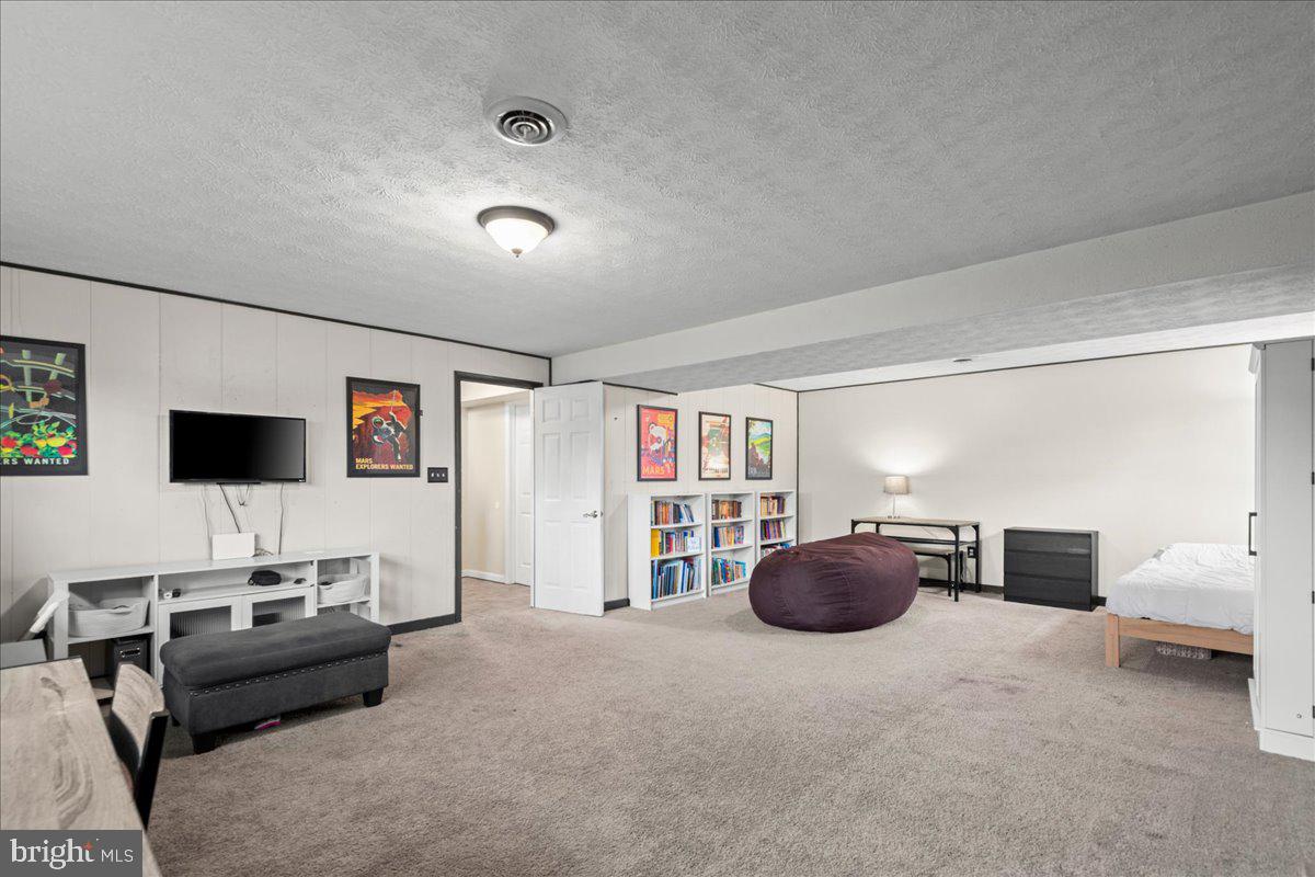 BRADDOCK ESTATES - Residential