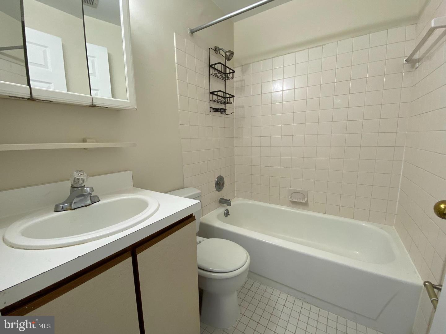 QUEEN VILLAGE - Residential Income