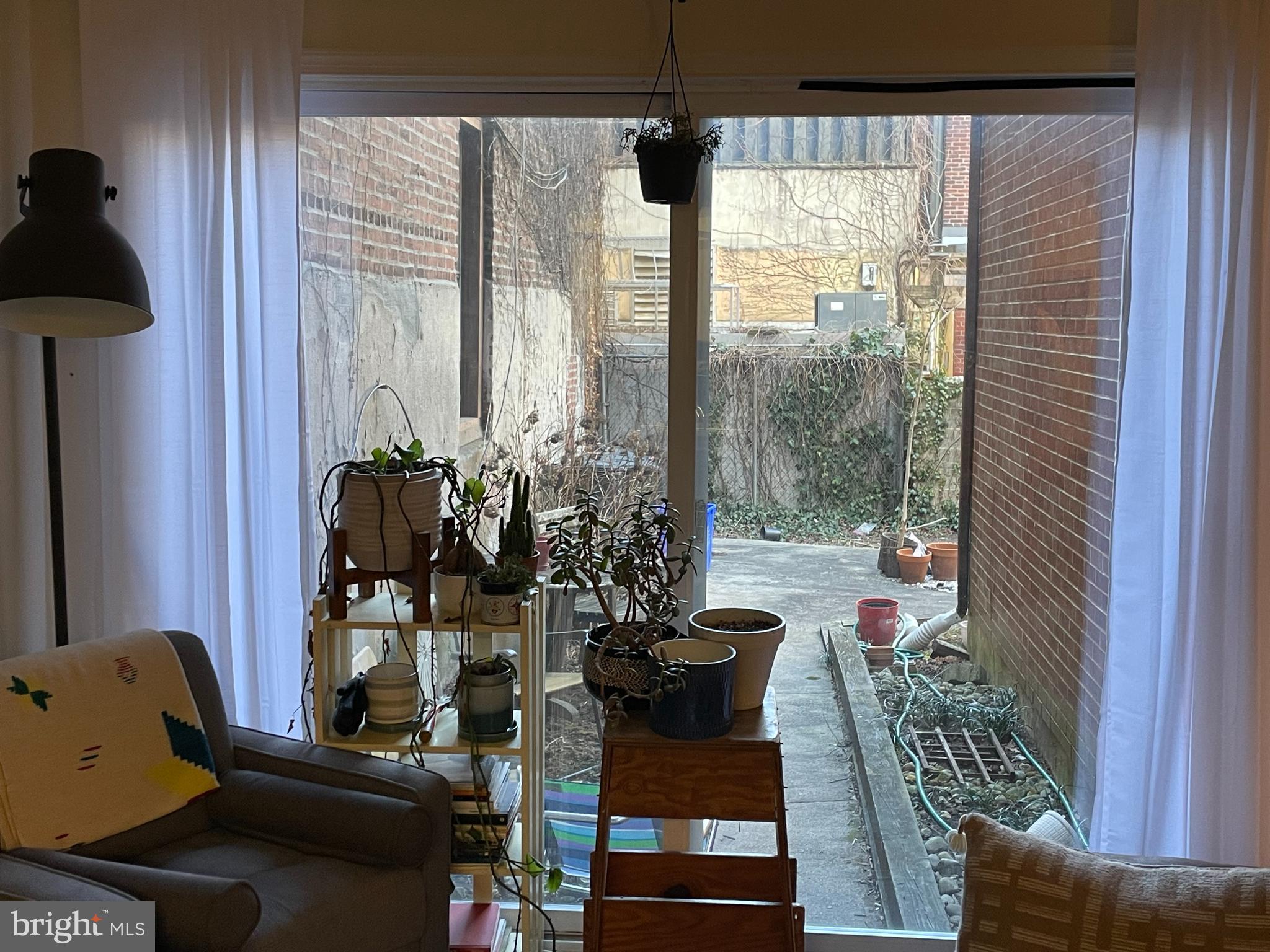 QUEEN VILLAGE - Residential Income