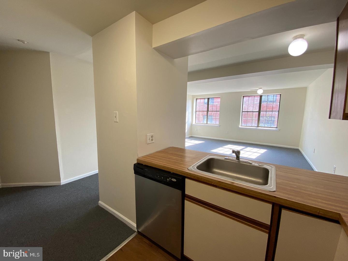 QUEEN VILLAGE - Residential Income