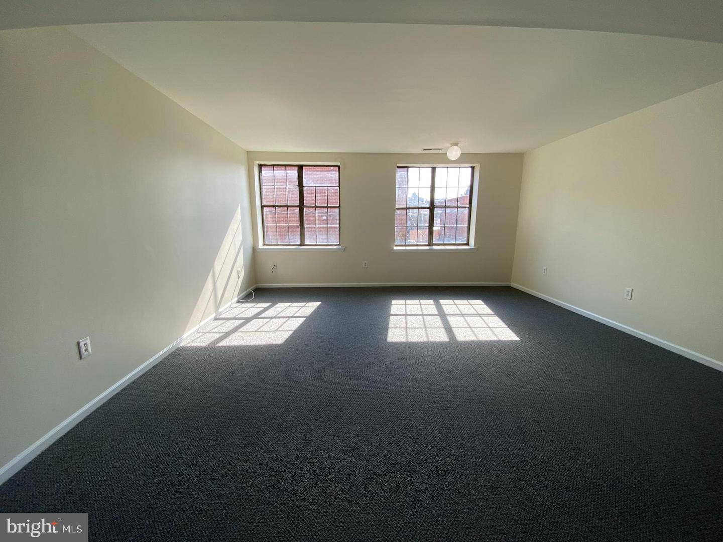 QUEEN VILLAGE - Residential Income