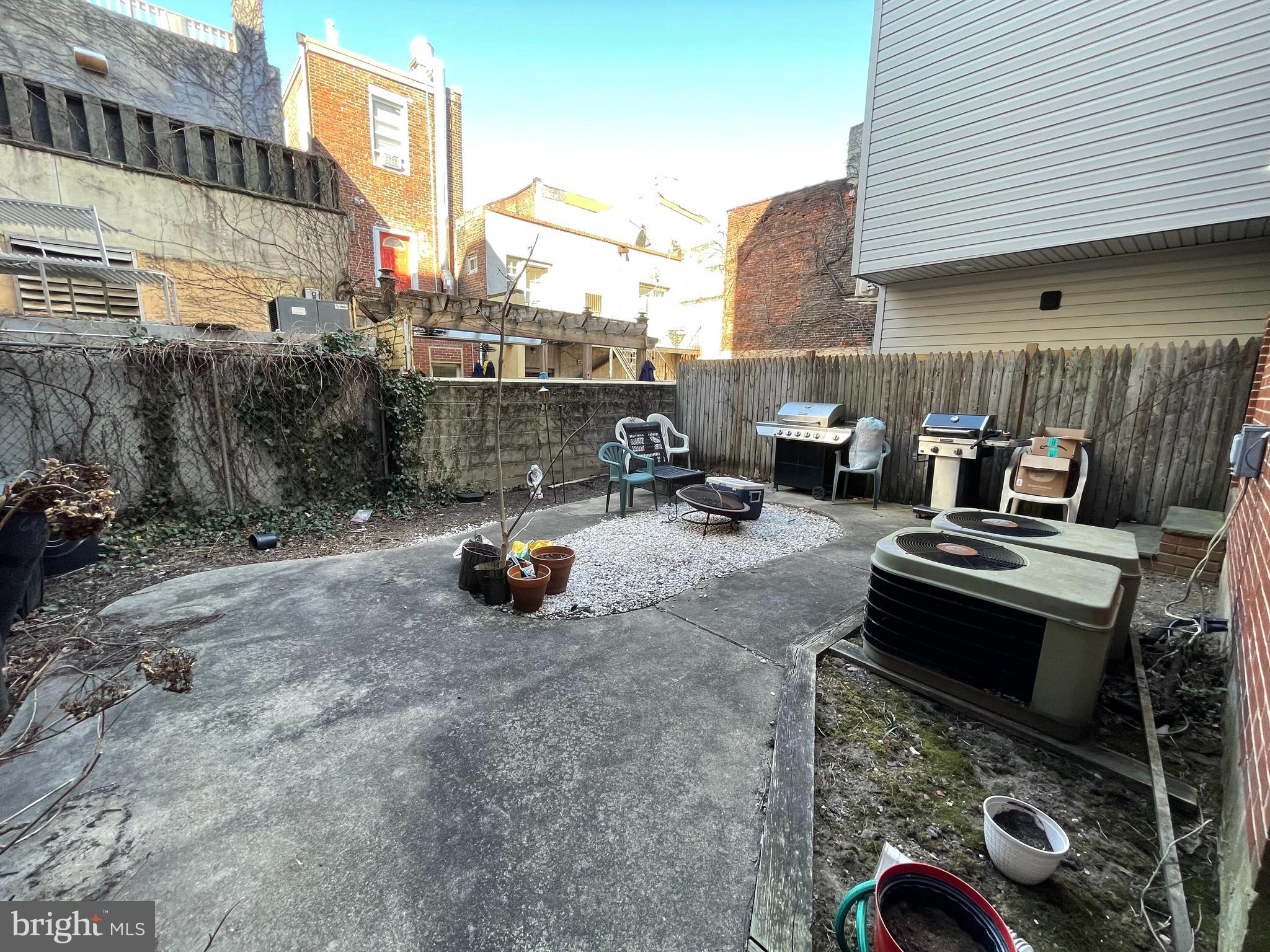QUEEN VILLAGE - Residential Income