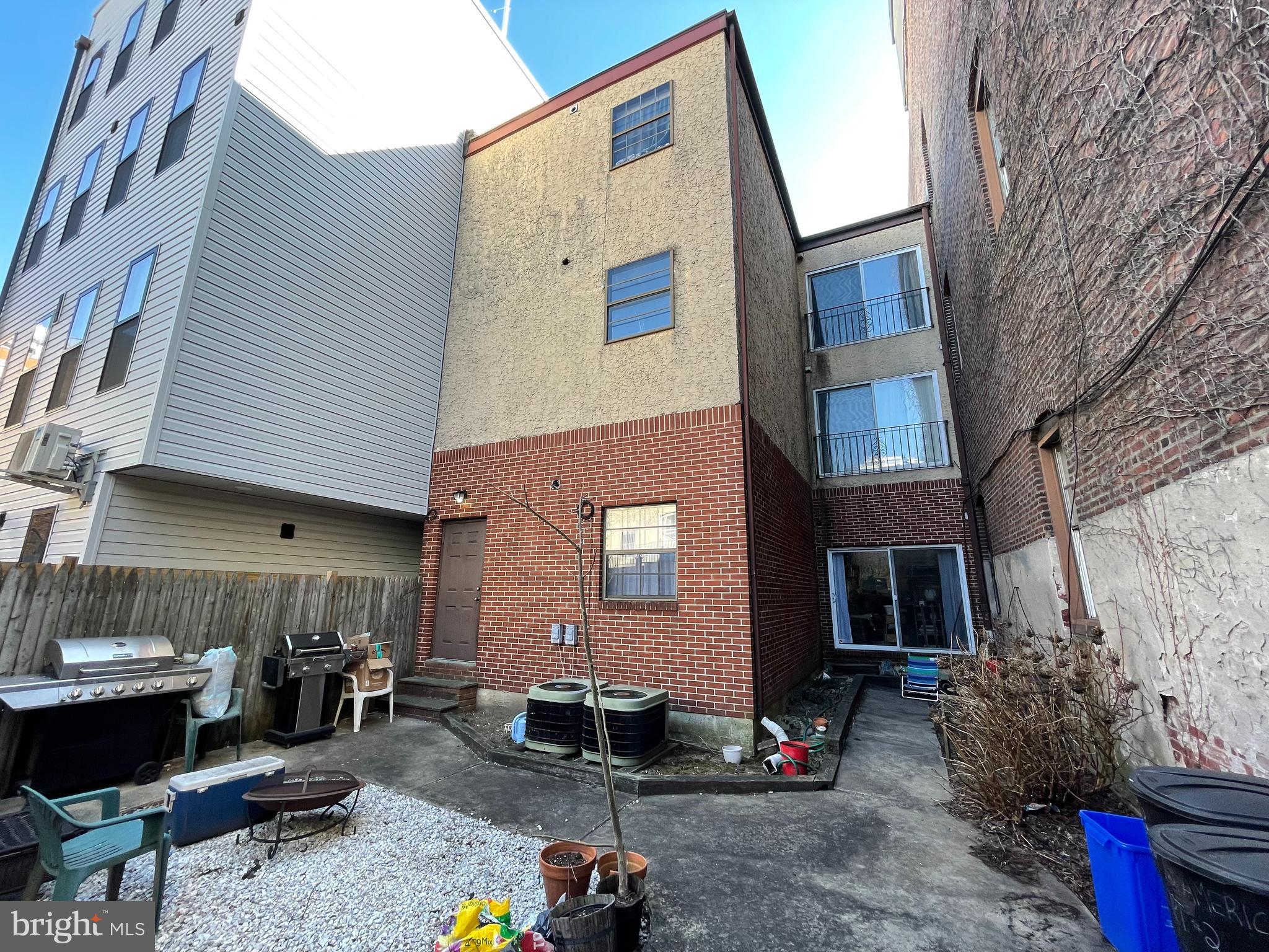 QUEEN VILLAGE - Residential Income