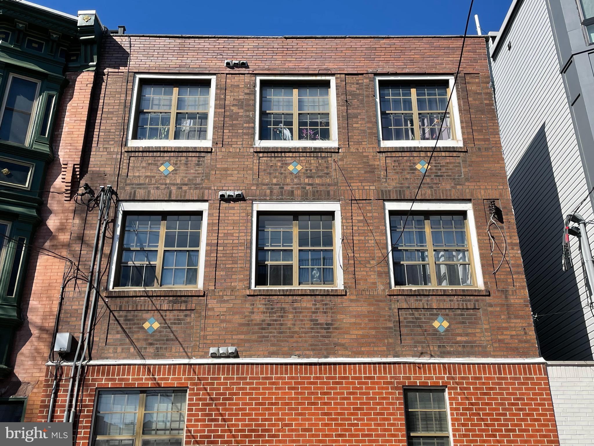 QUEEN VILLAGE - Residential Income