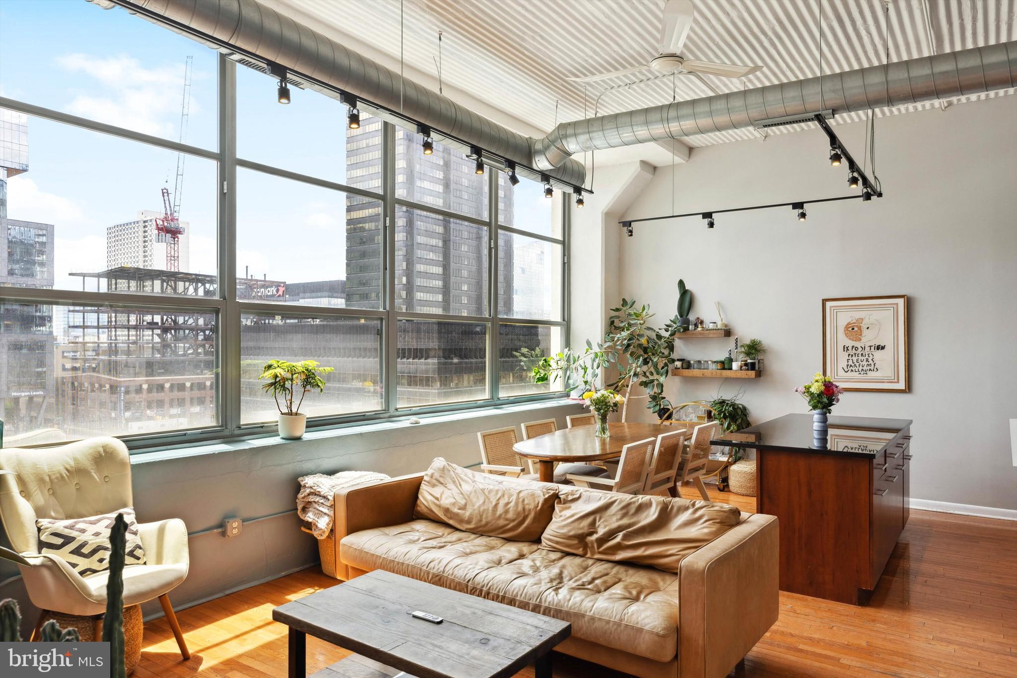 LOGAN SQUARE - Residential