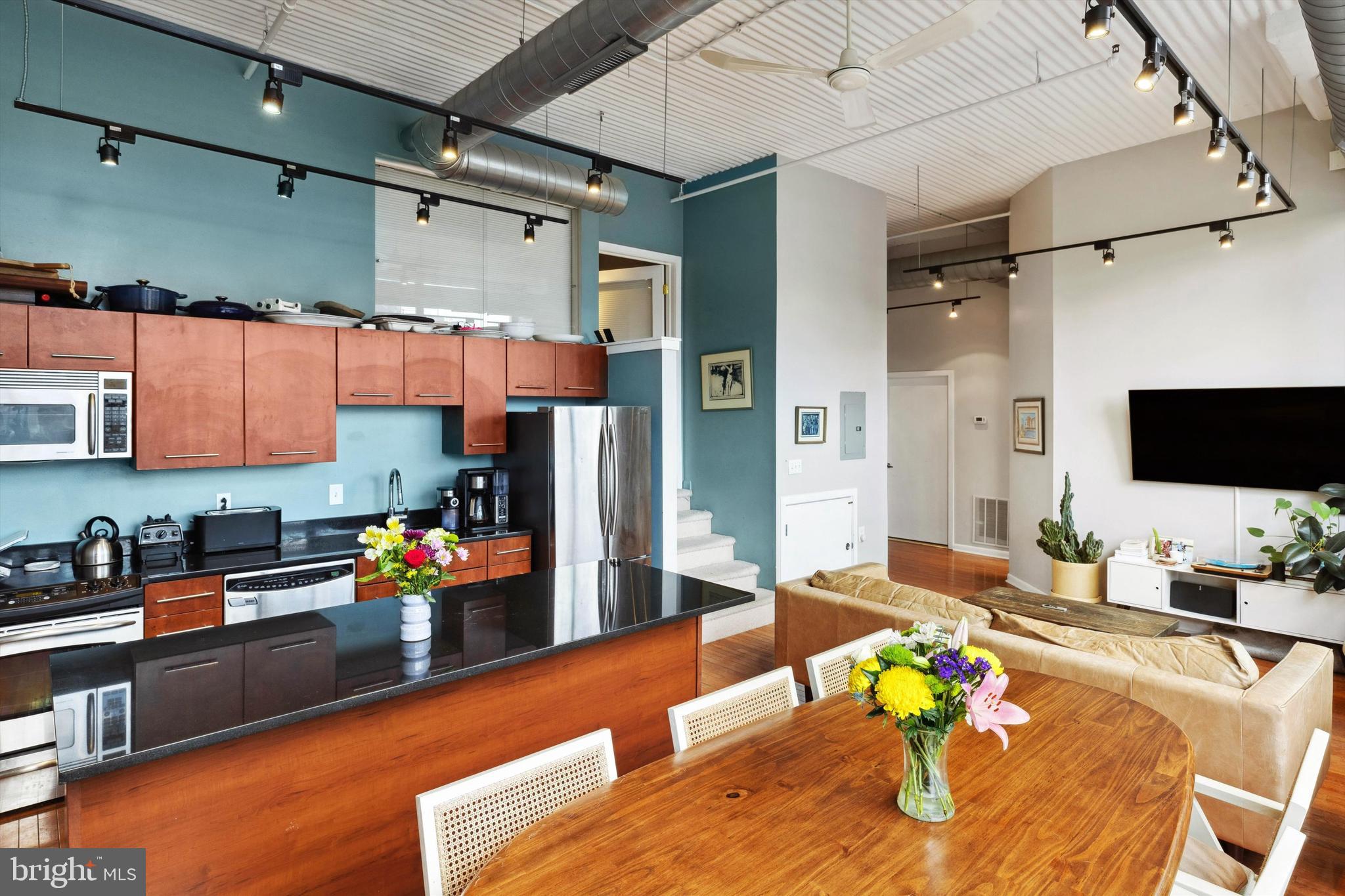 LOGAN SQUARE - Residential