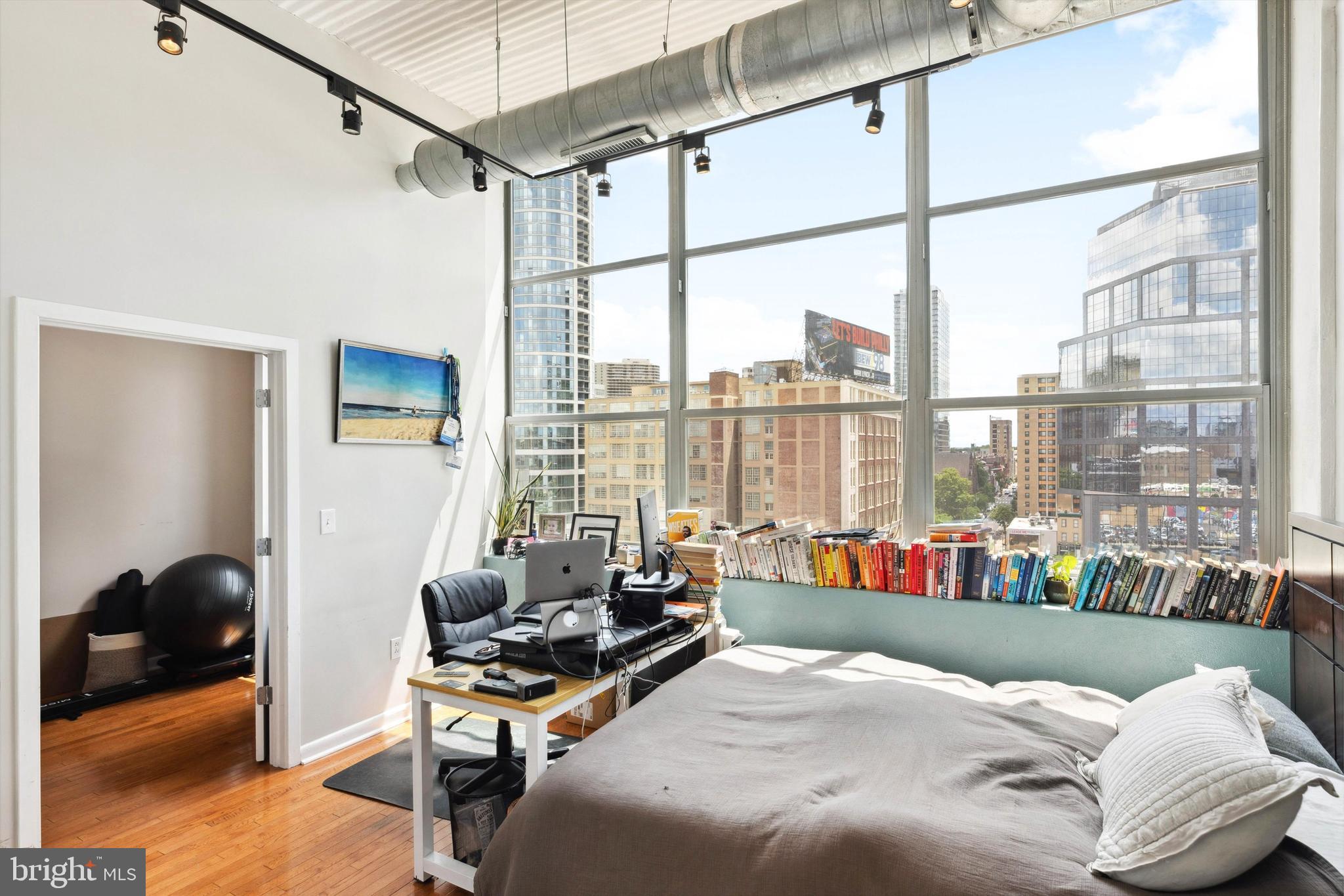 LOGAN SQUARE - Residential