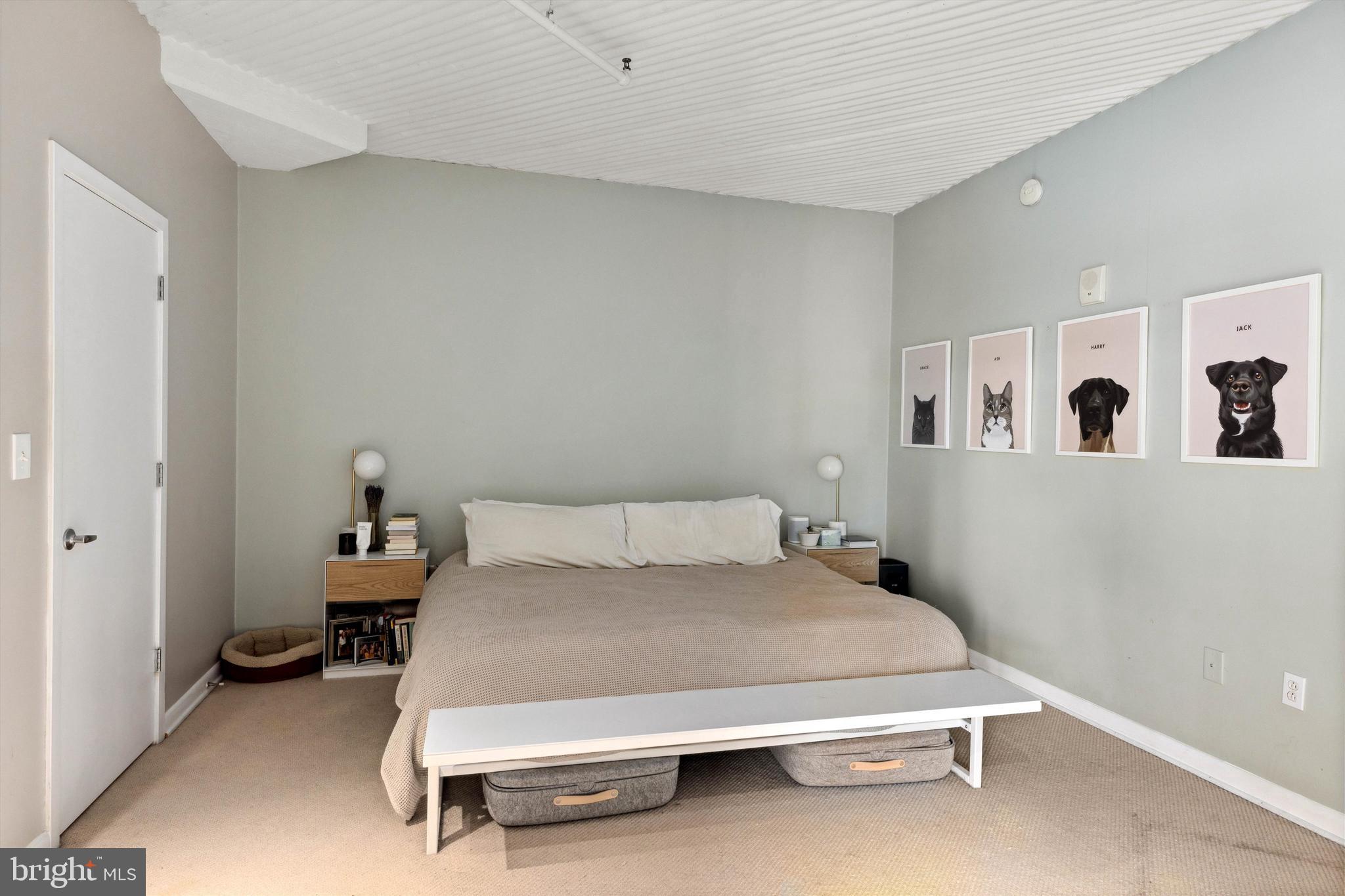 LOGAN SQUARE - Residential