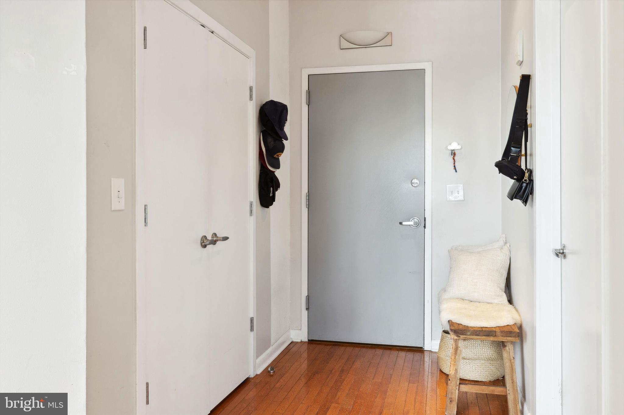 LOGAN SQUARE - Residential