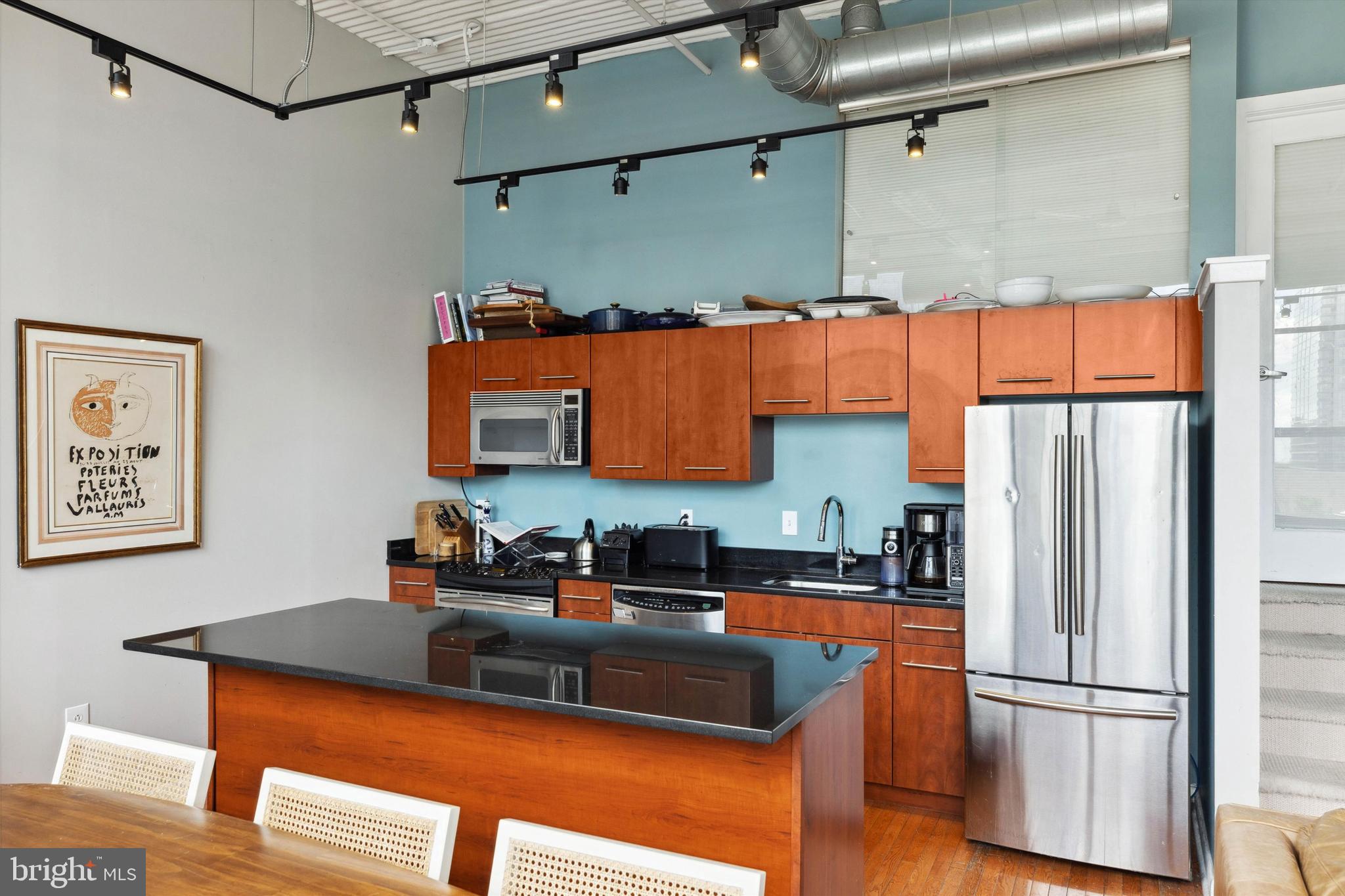 LOGAN SQUARE - Residential