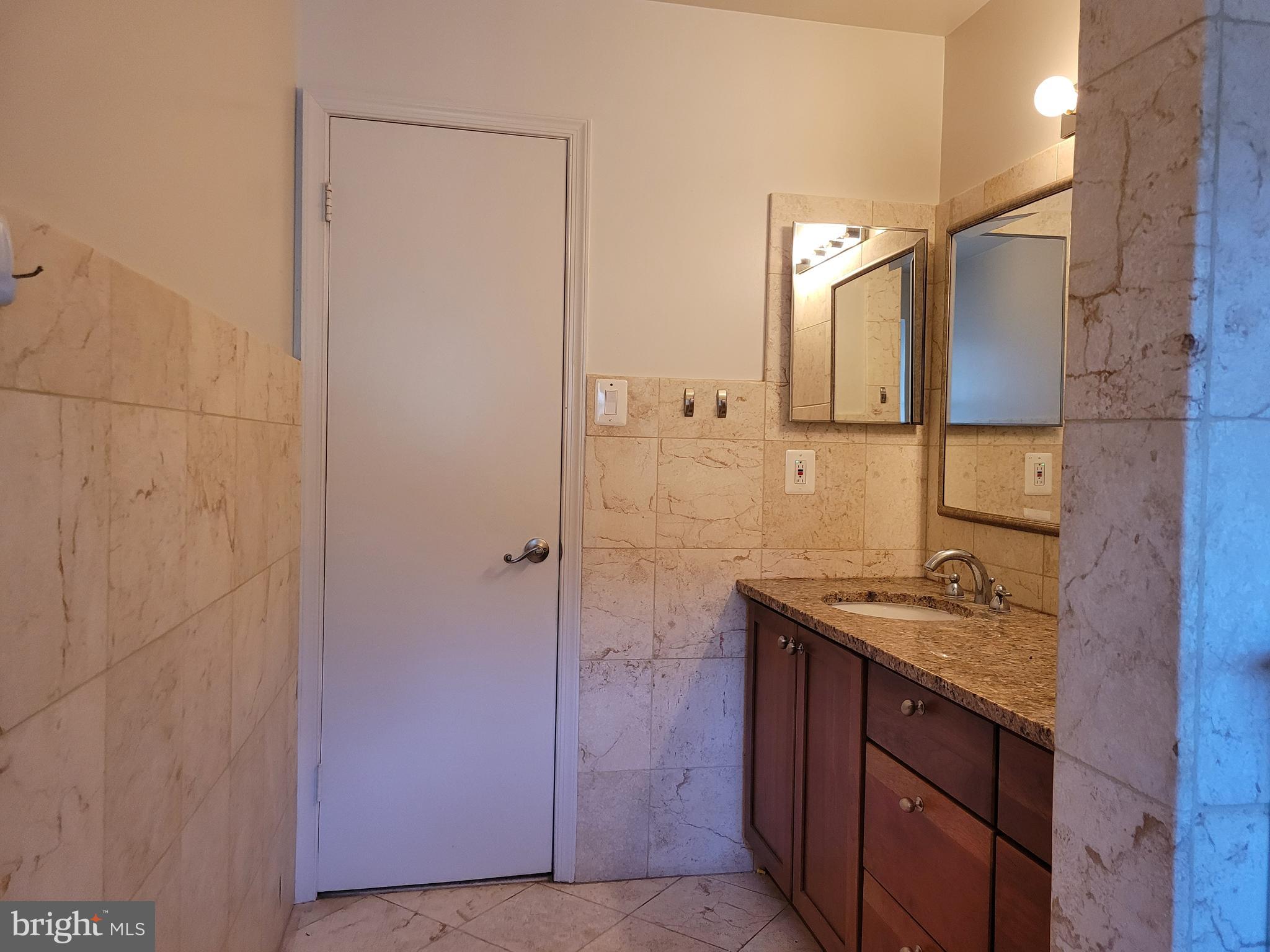 STRATTON COMMONS - Residential Lease
