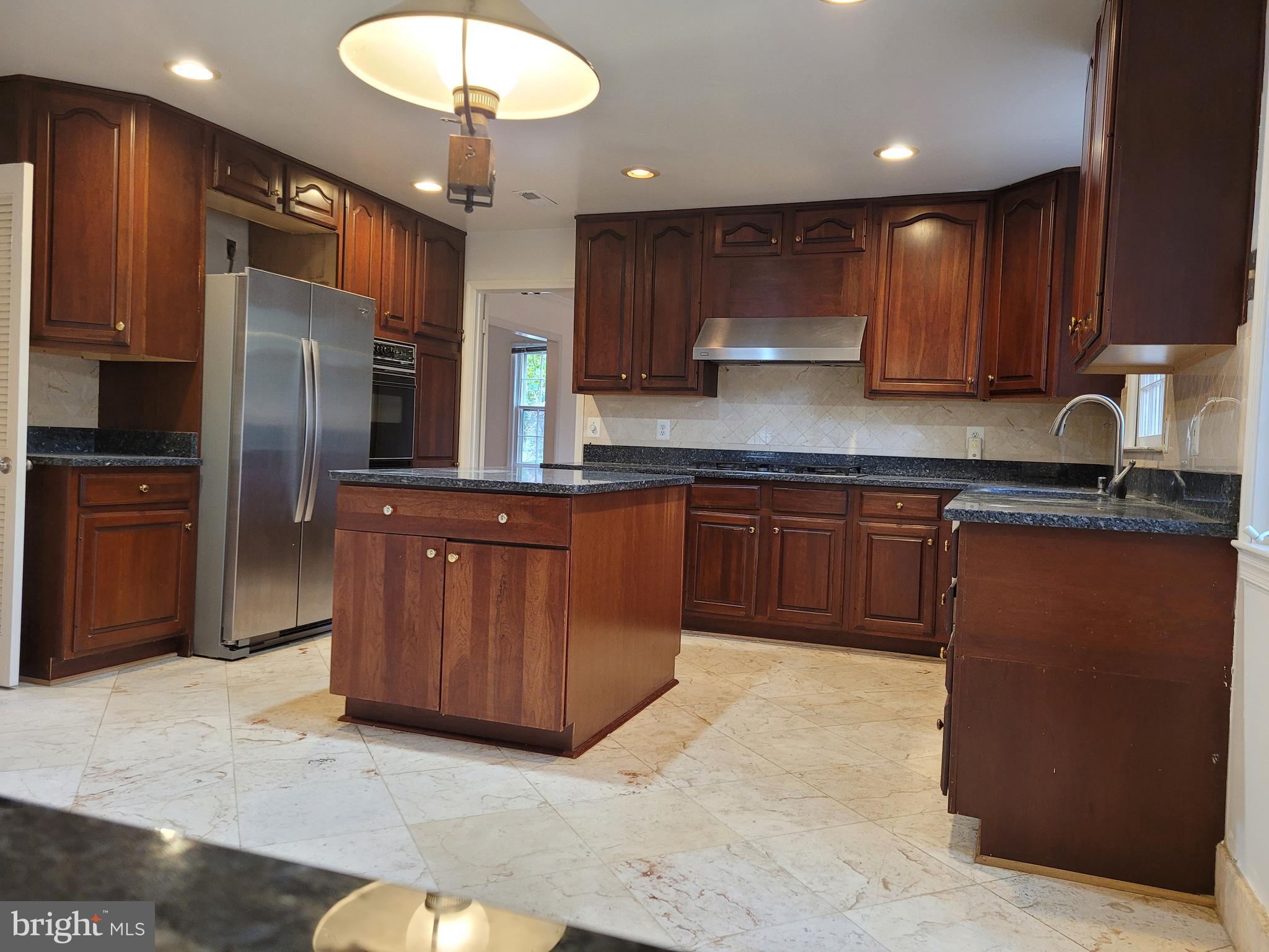 STRATTON COMMONS - Residential Lease