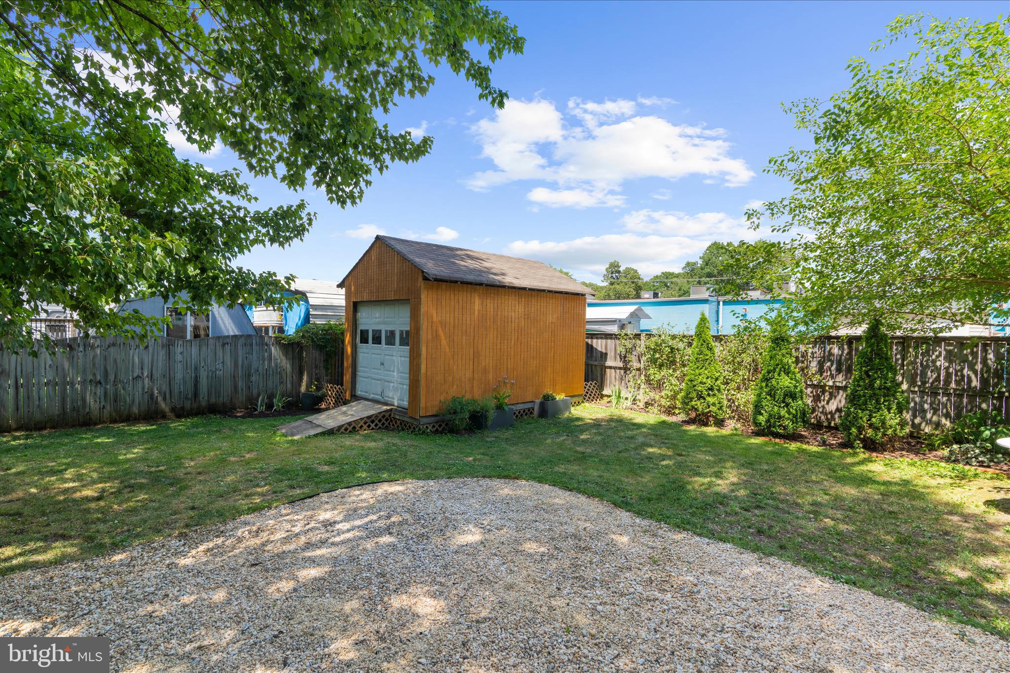 WOODLAND BEACH - Residential
