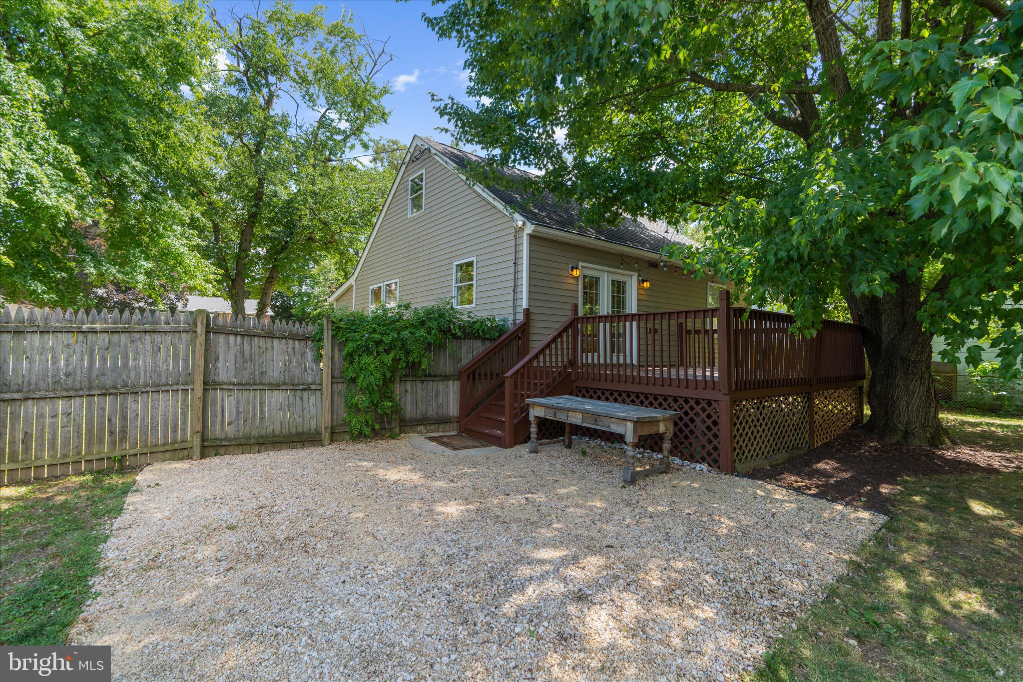 WOODLAND BEACH - Residential