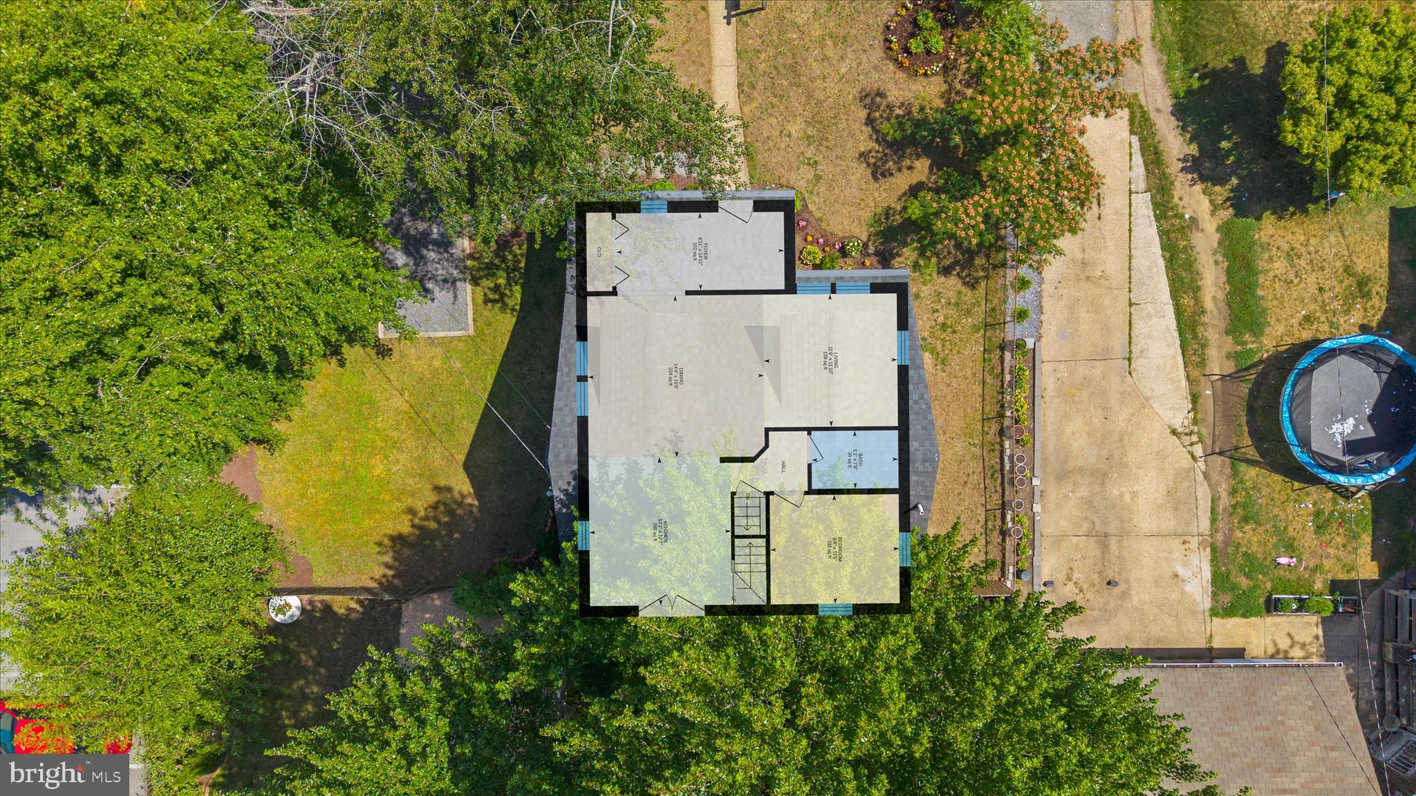 WOODLAND BEACH - Residential