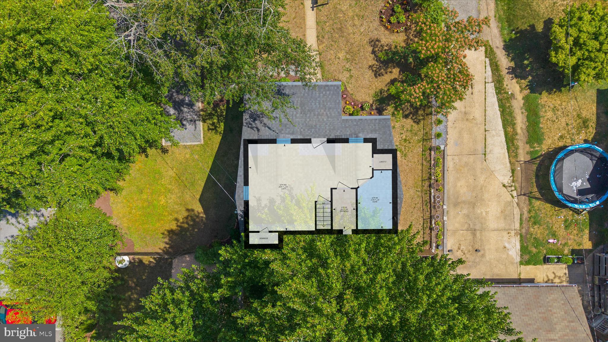 WOODLAND BEACH - Residential
