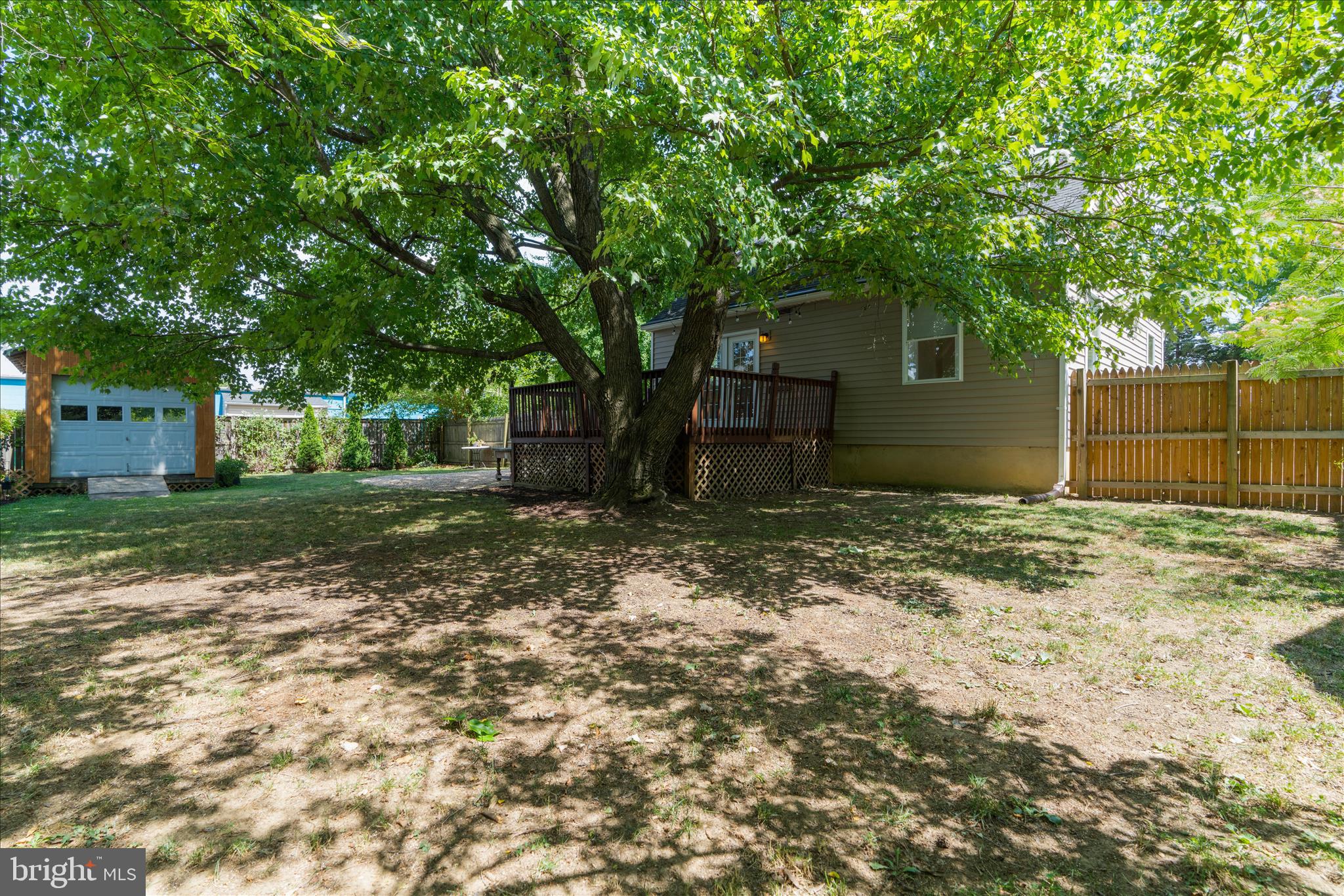 WOODLAND BEACH - Residential