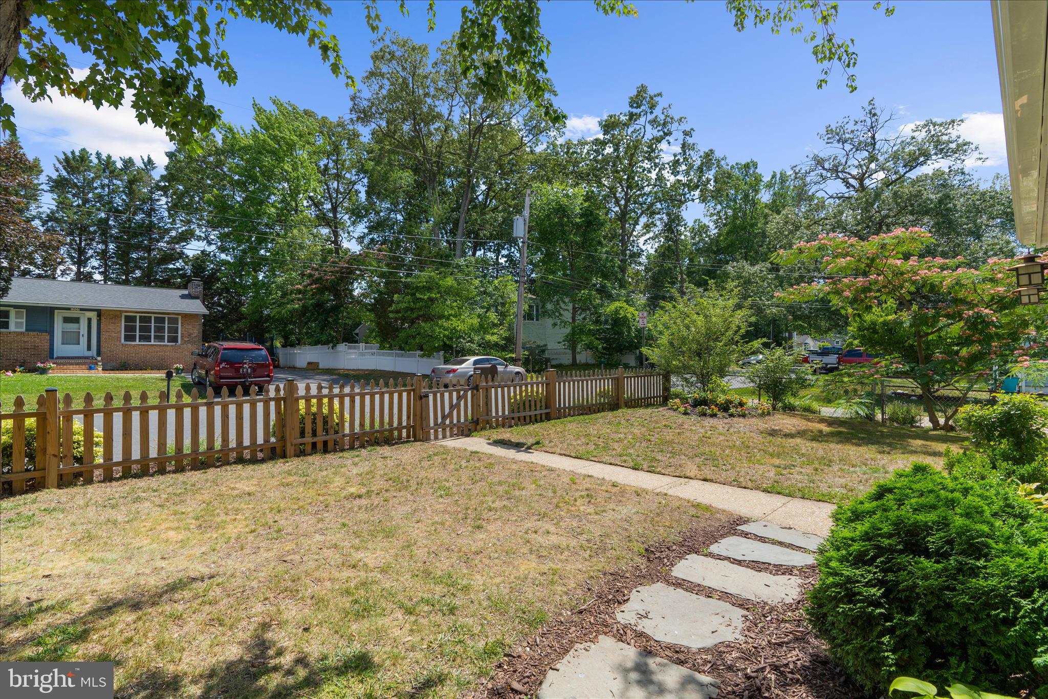 WOODLAND BEACH - Residential