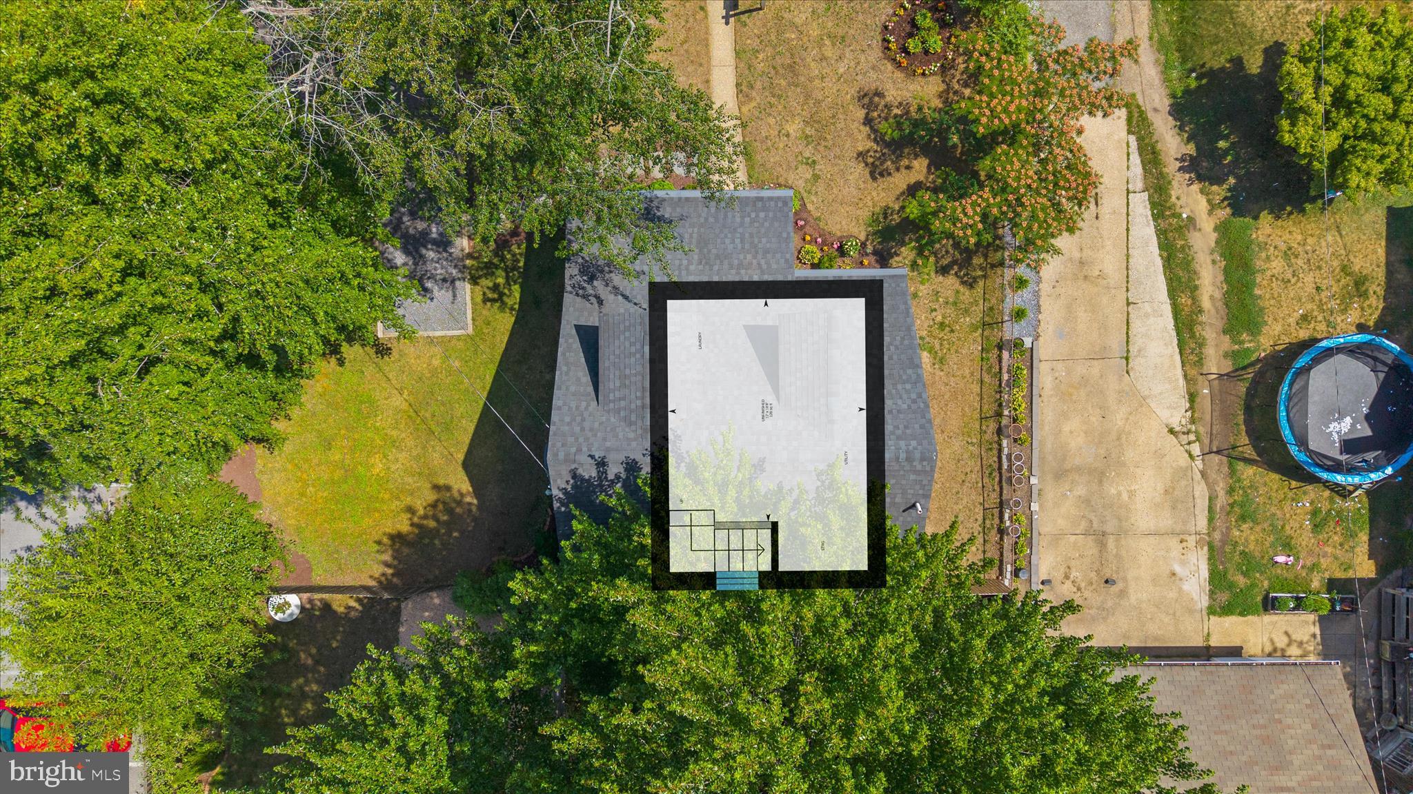 WOODLAND BEACH - Residential