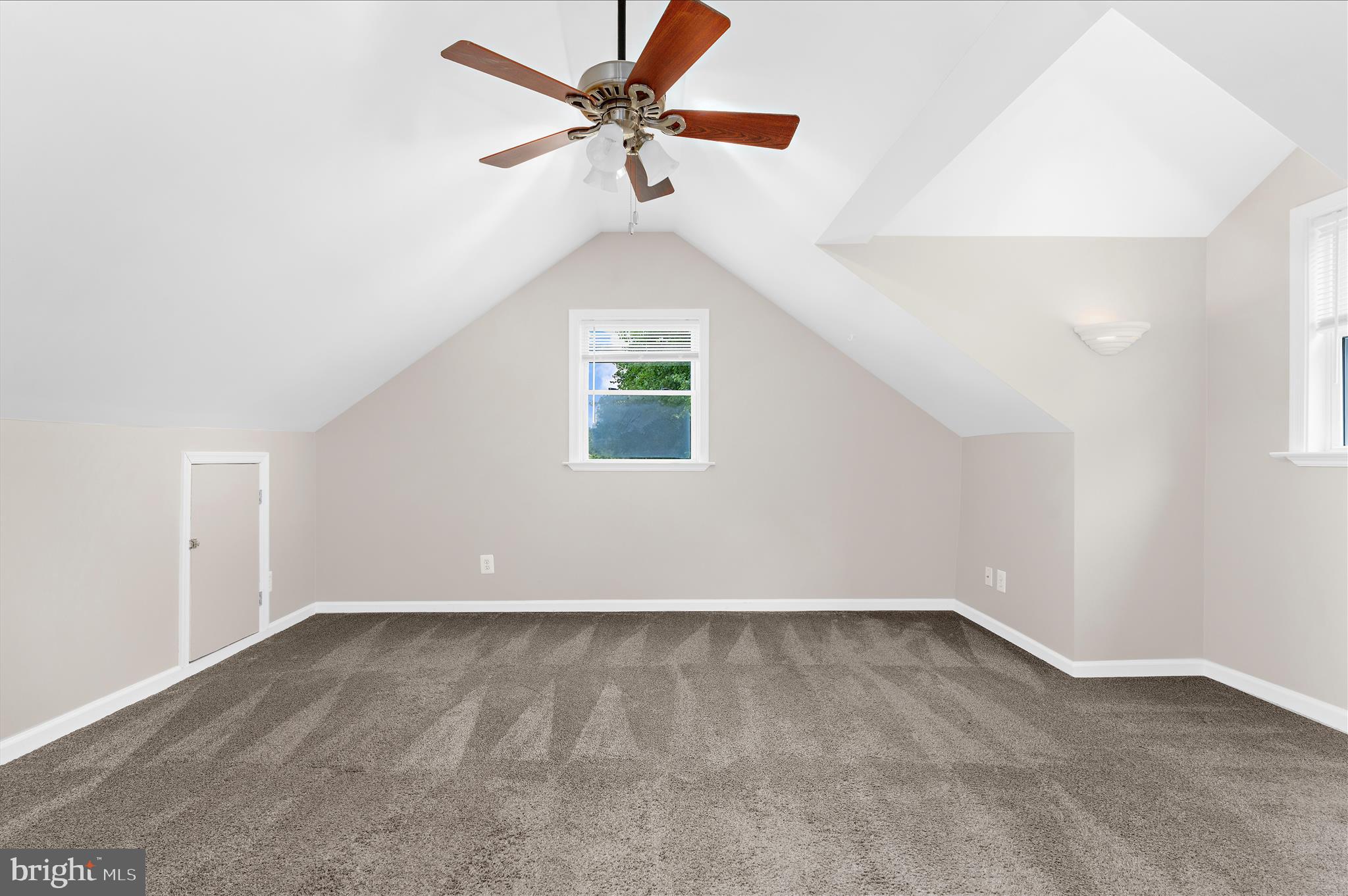 WOODLAND BEACH - Residential