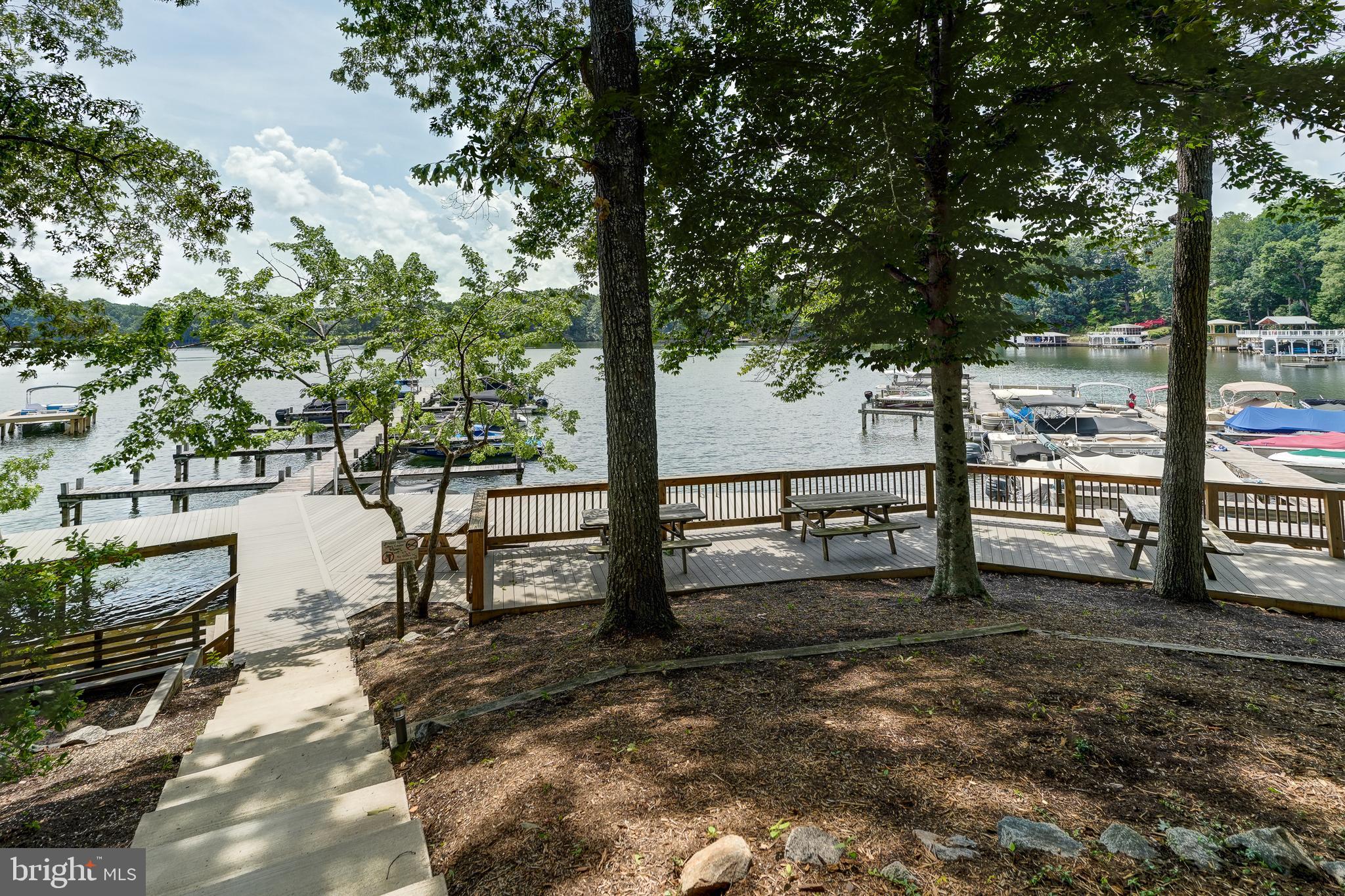 OAK LANDING - Residential