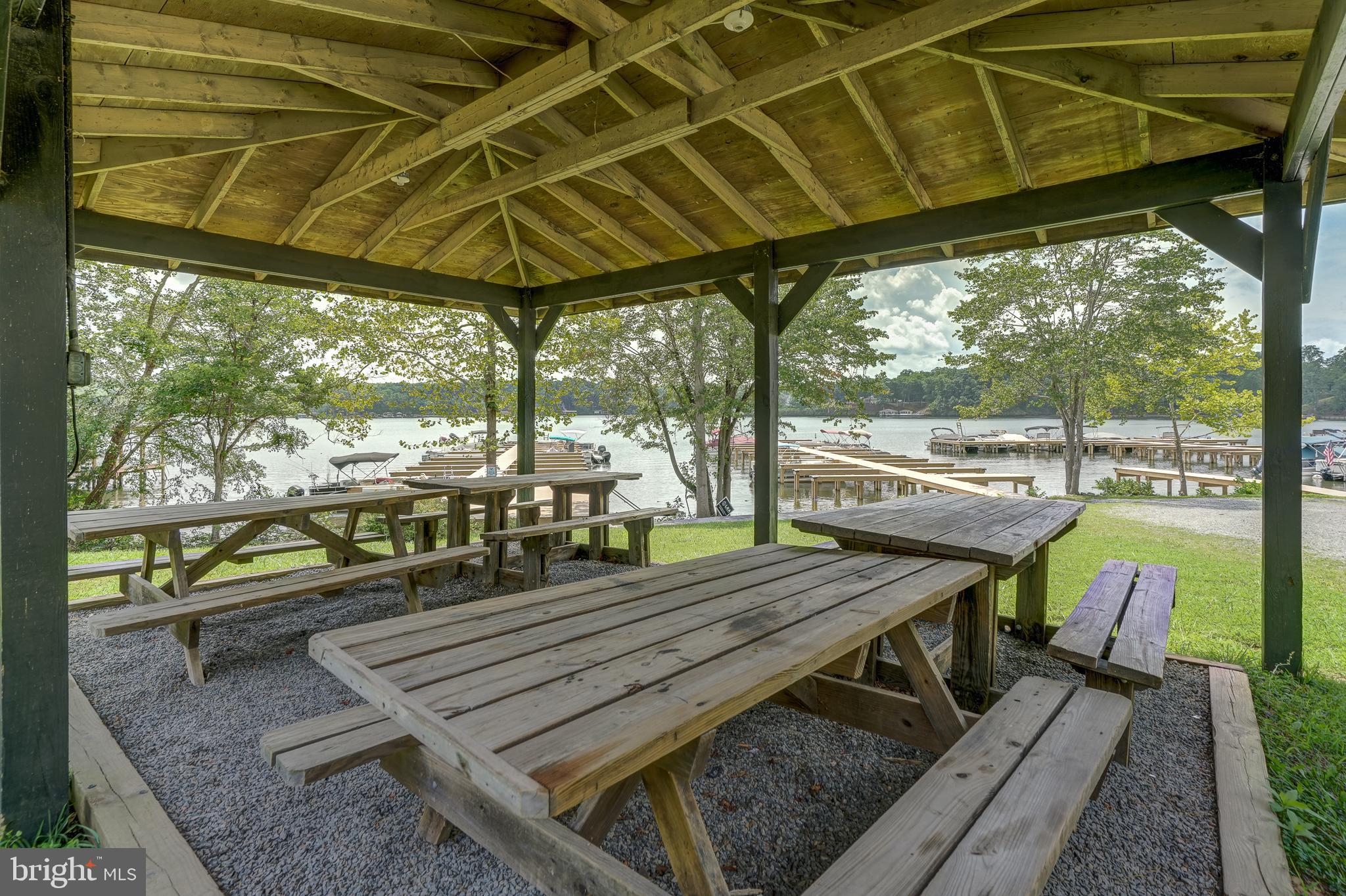 OAK LANDING - Residential