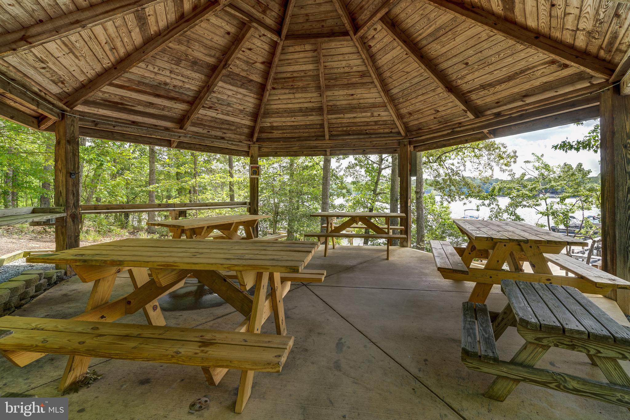 OAK LANDING - Residential