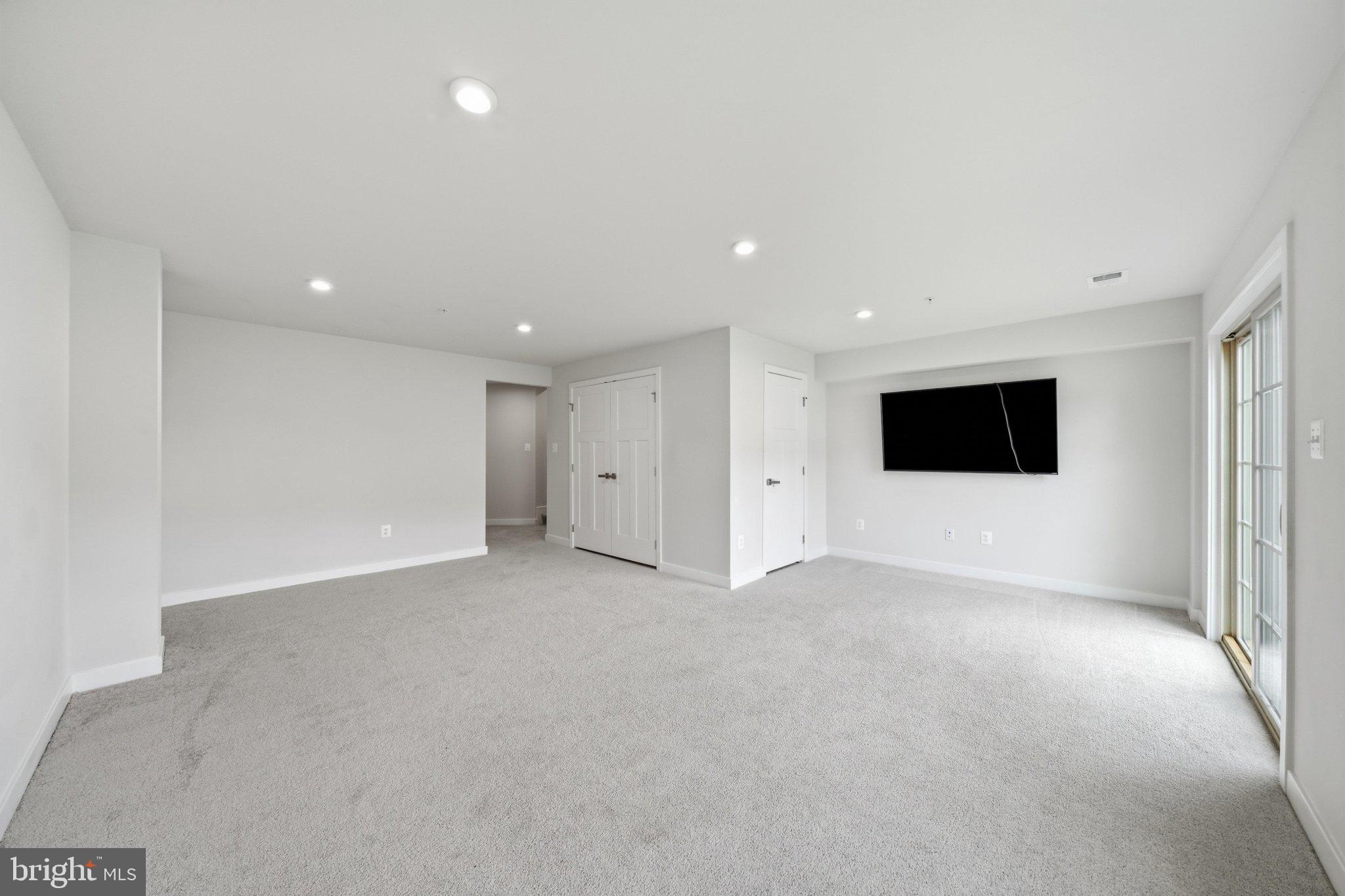 LAKE LINGANORE - Residential