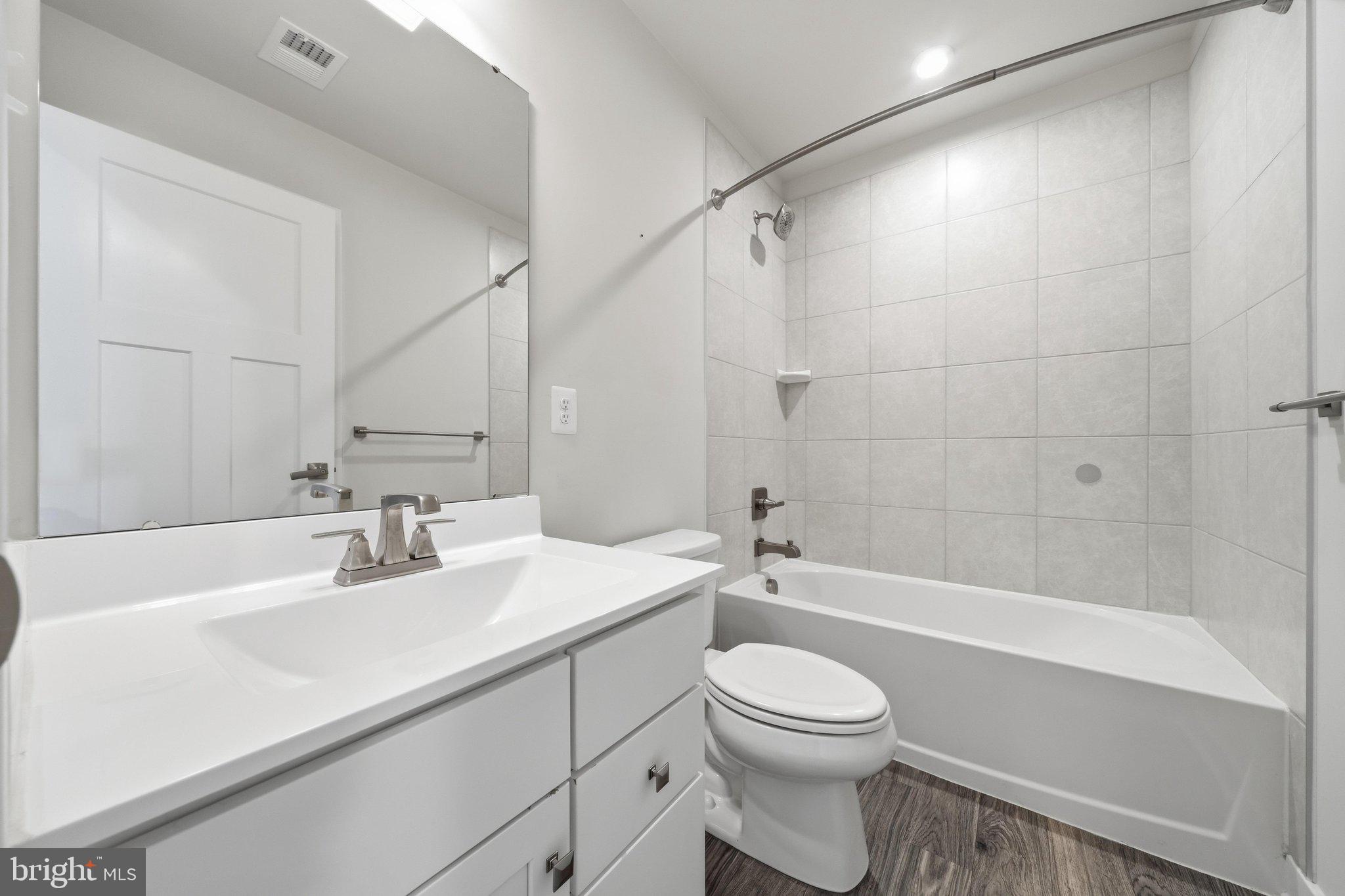 LAKE LINGANORE - Residential