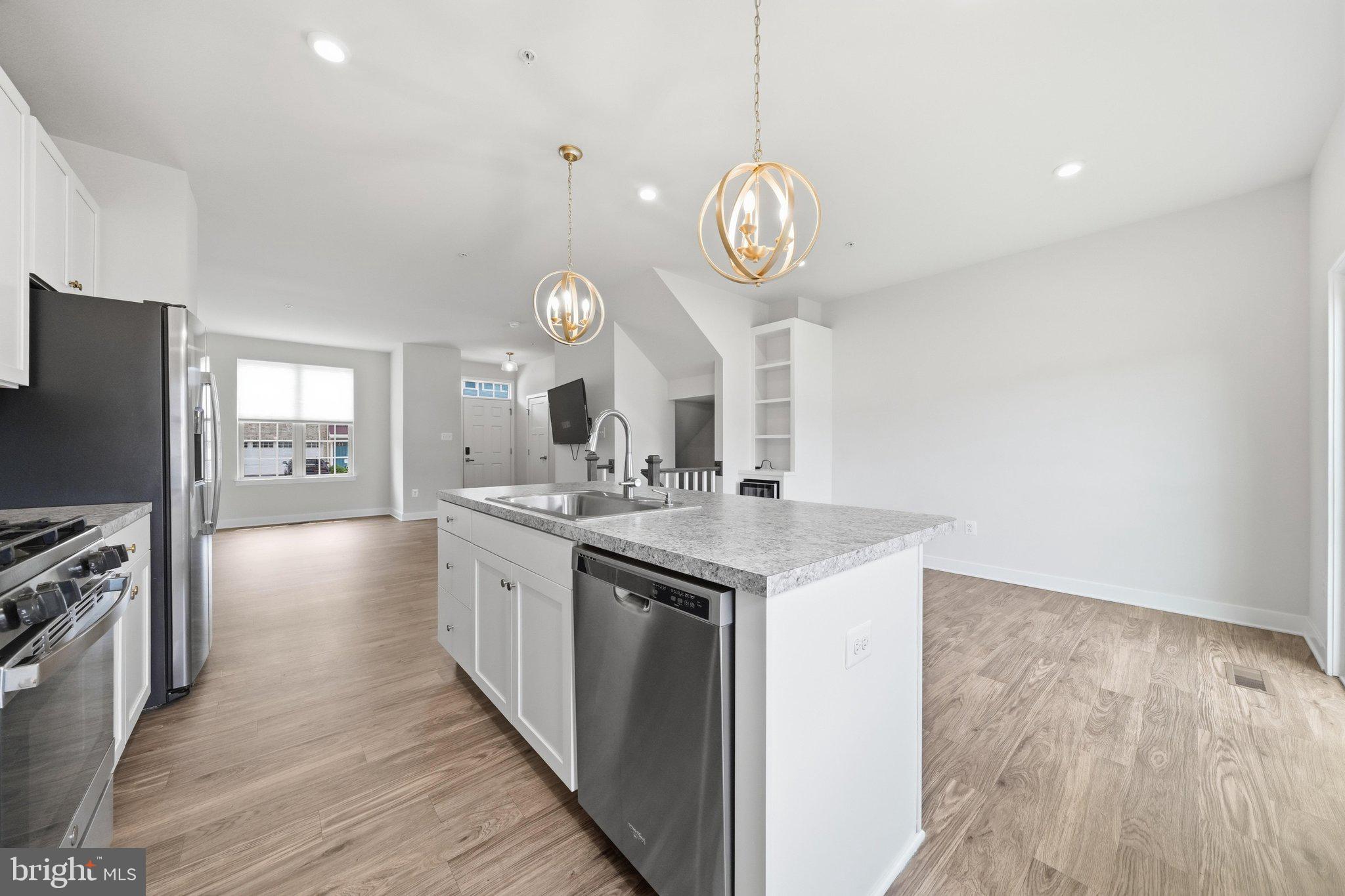 LAKE LINGANORE - Residential