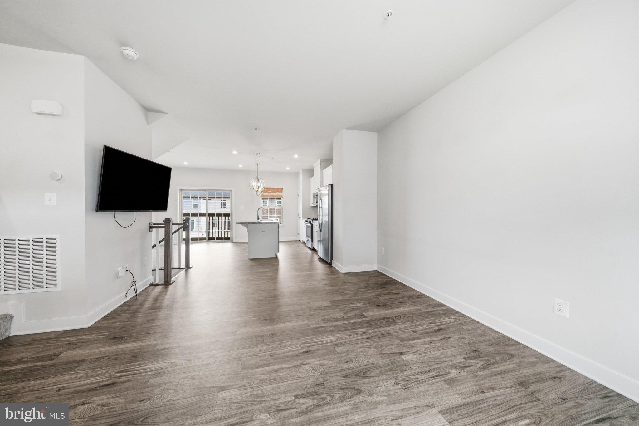 LAKE LINGANORE - Residential