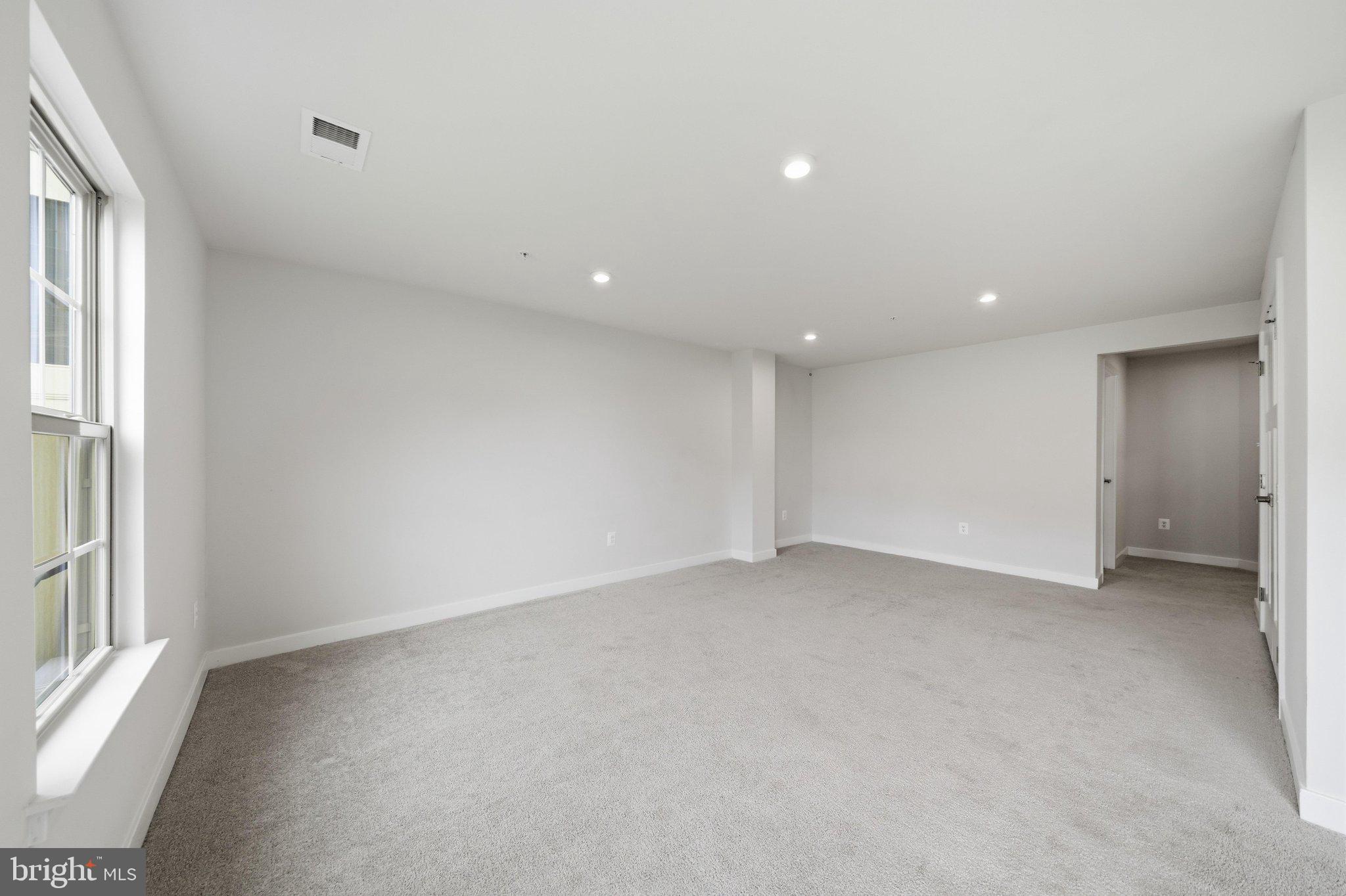 LAKE LINGANORE - Residential