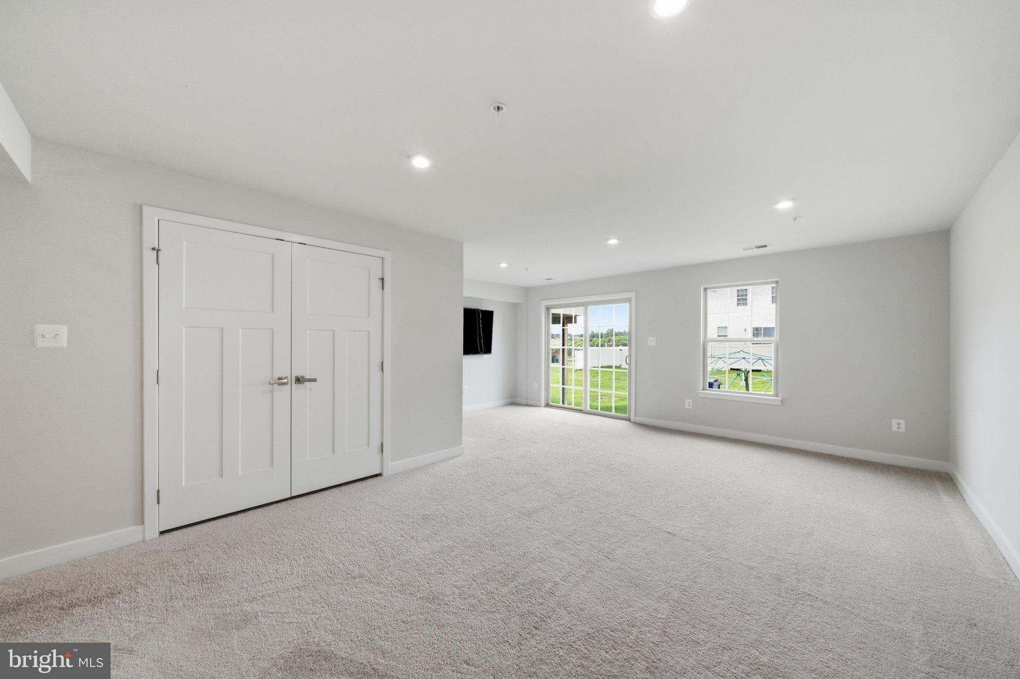 LAKE LINGANORE - Residential
