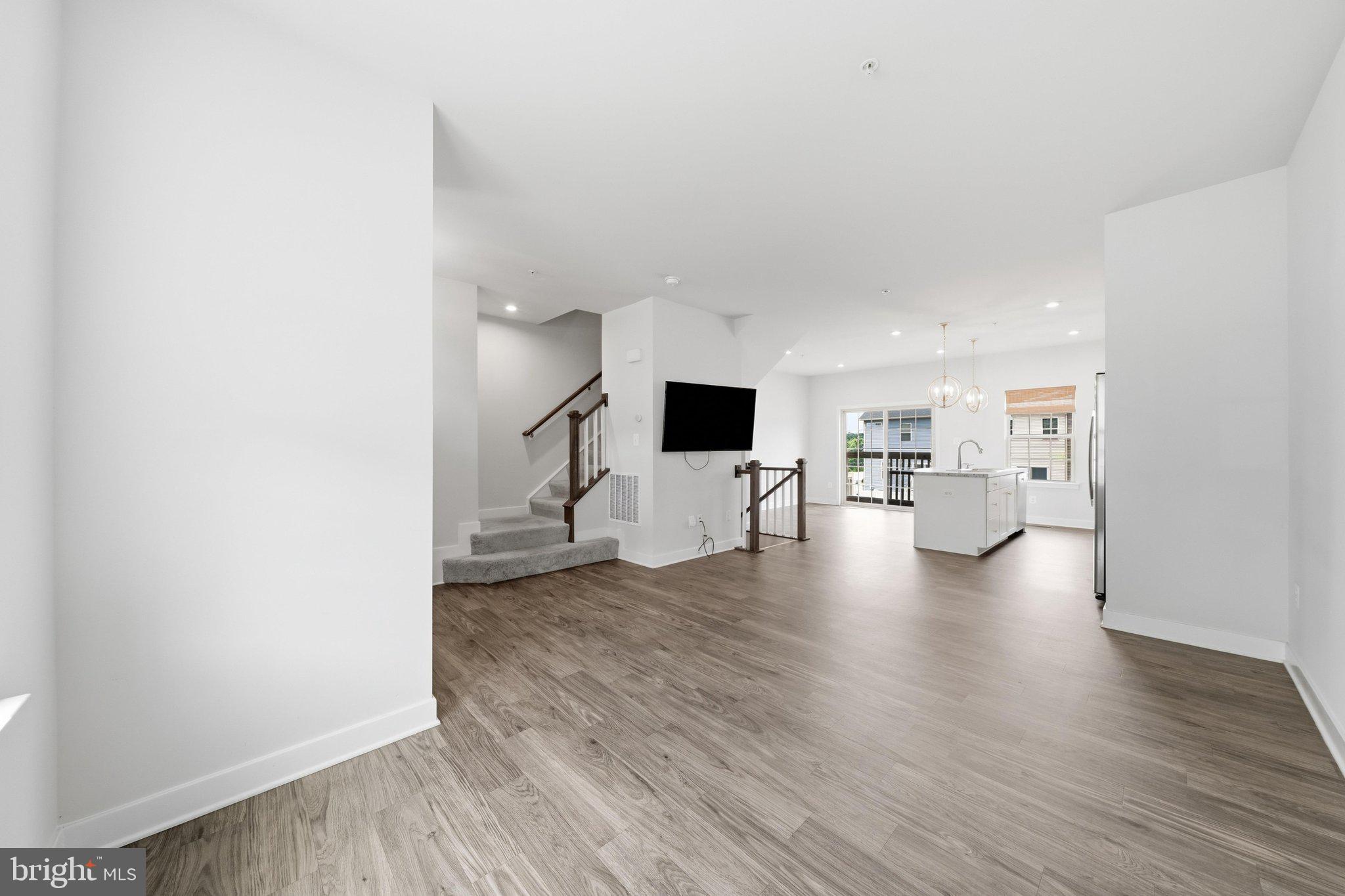 LAKE LINGANORE - Residential