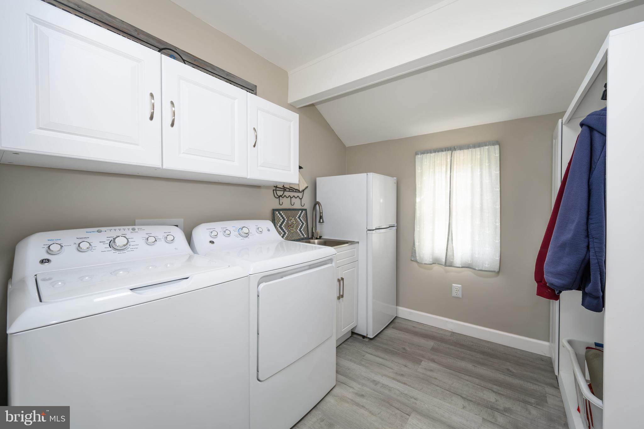 QUEEN ANNE COLONY - Residential