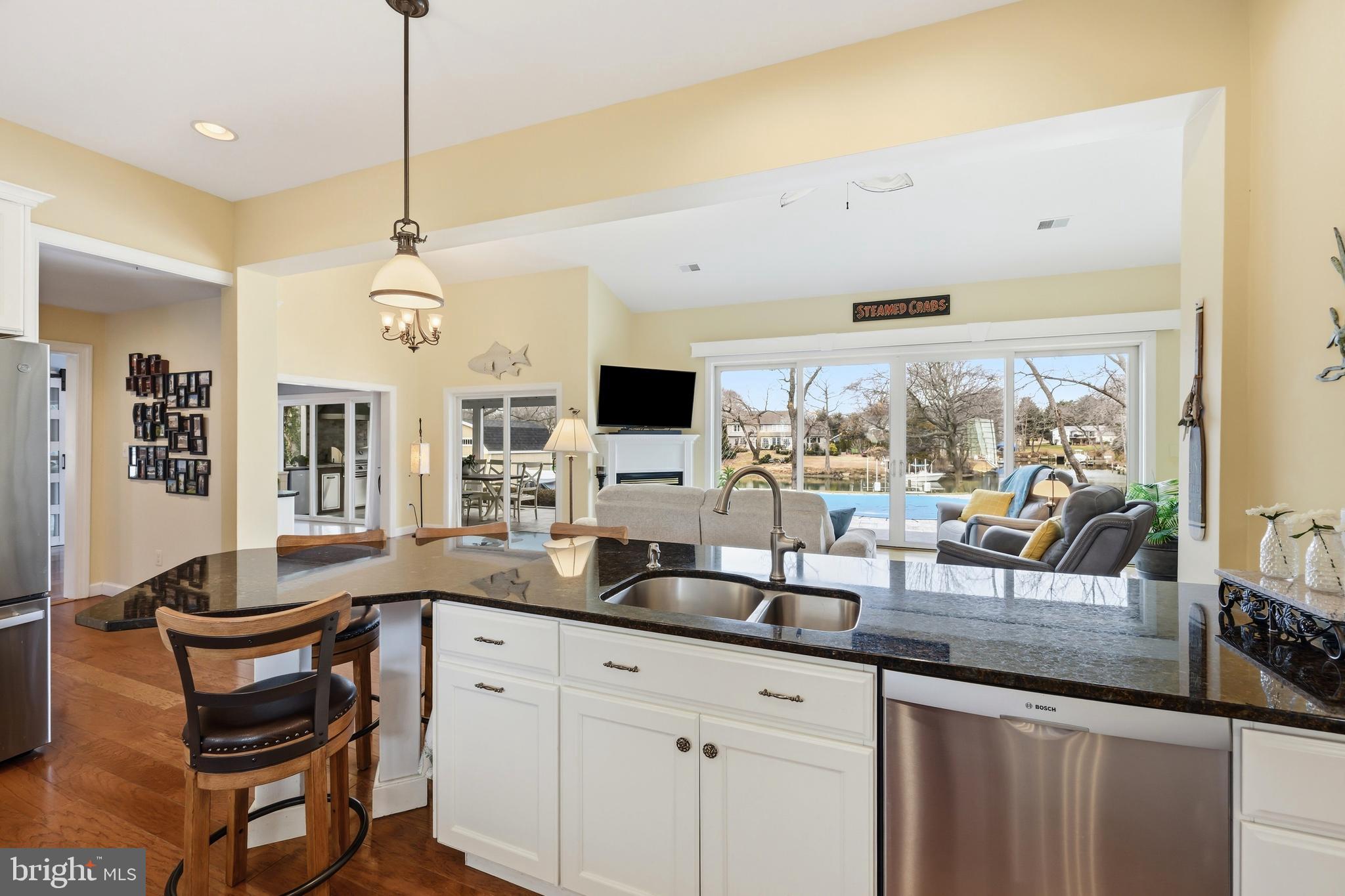 QUEEN ANNE COLONY - Residential