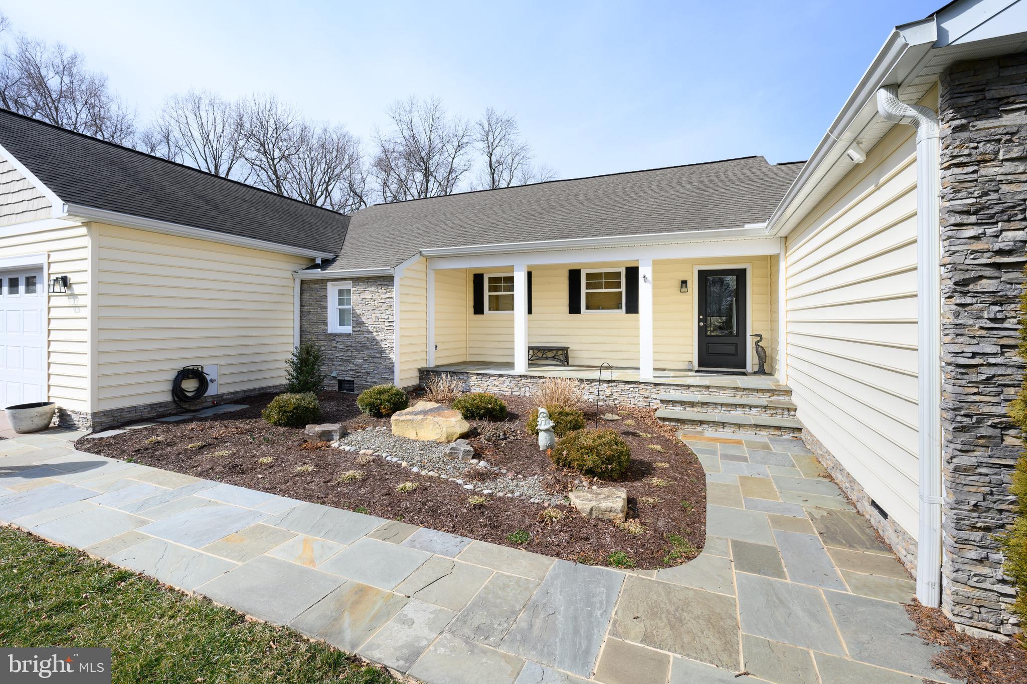 QUEEN ANNE COLONY - Residential