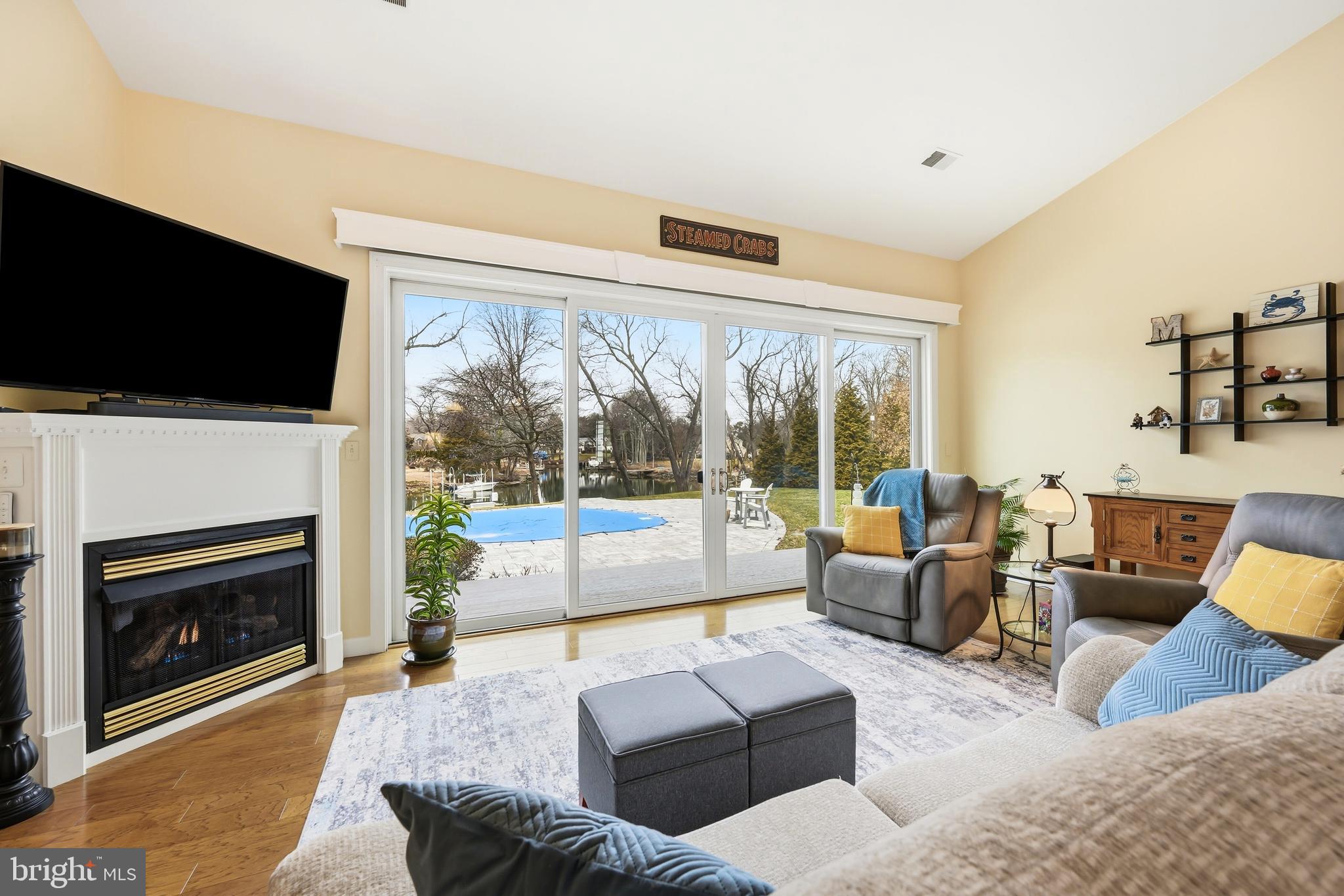 QUEEN ANNE COLONY - Residential
