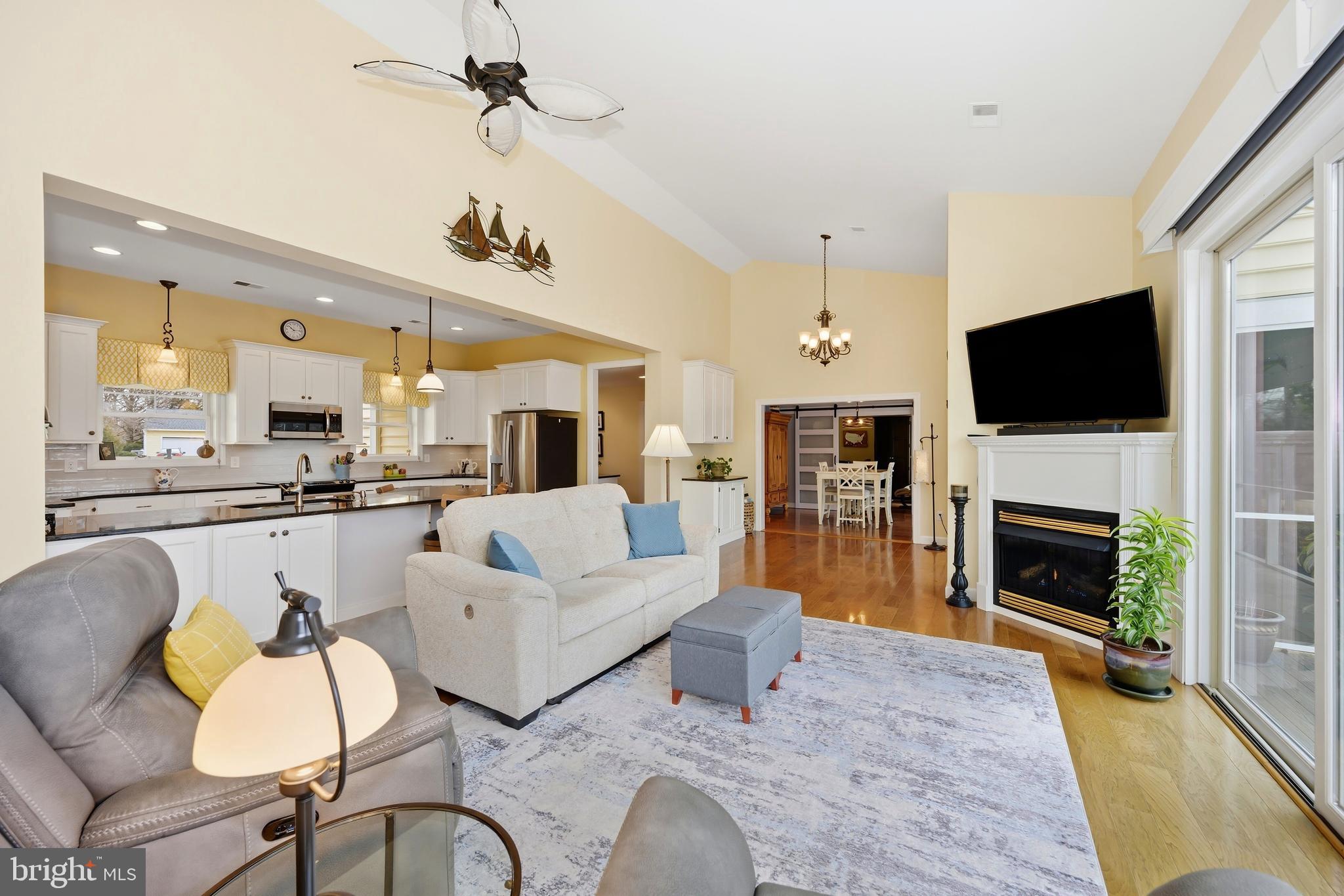 QUEEN ANNE COLONY - Residential